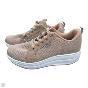 Shoes Sneakers By Clothes Mentor In Tan & White, Size: 8.5 Cushion Heel All Day Comfort Padding