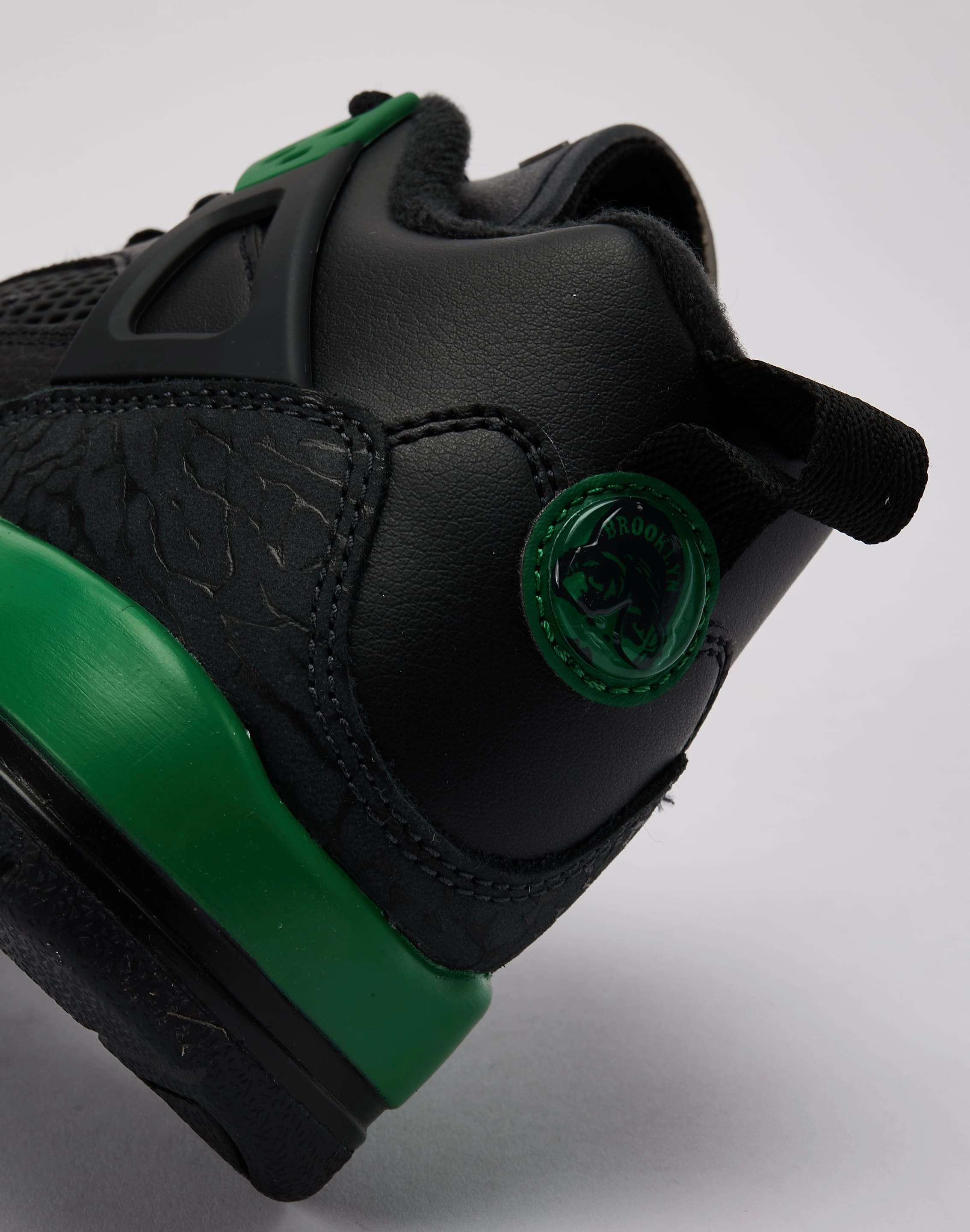 Jordan Spizike Low Grade-School Anti Slip Tread