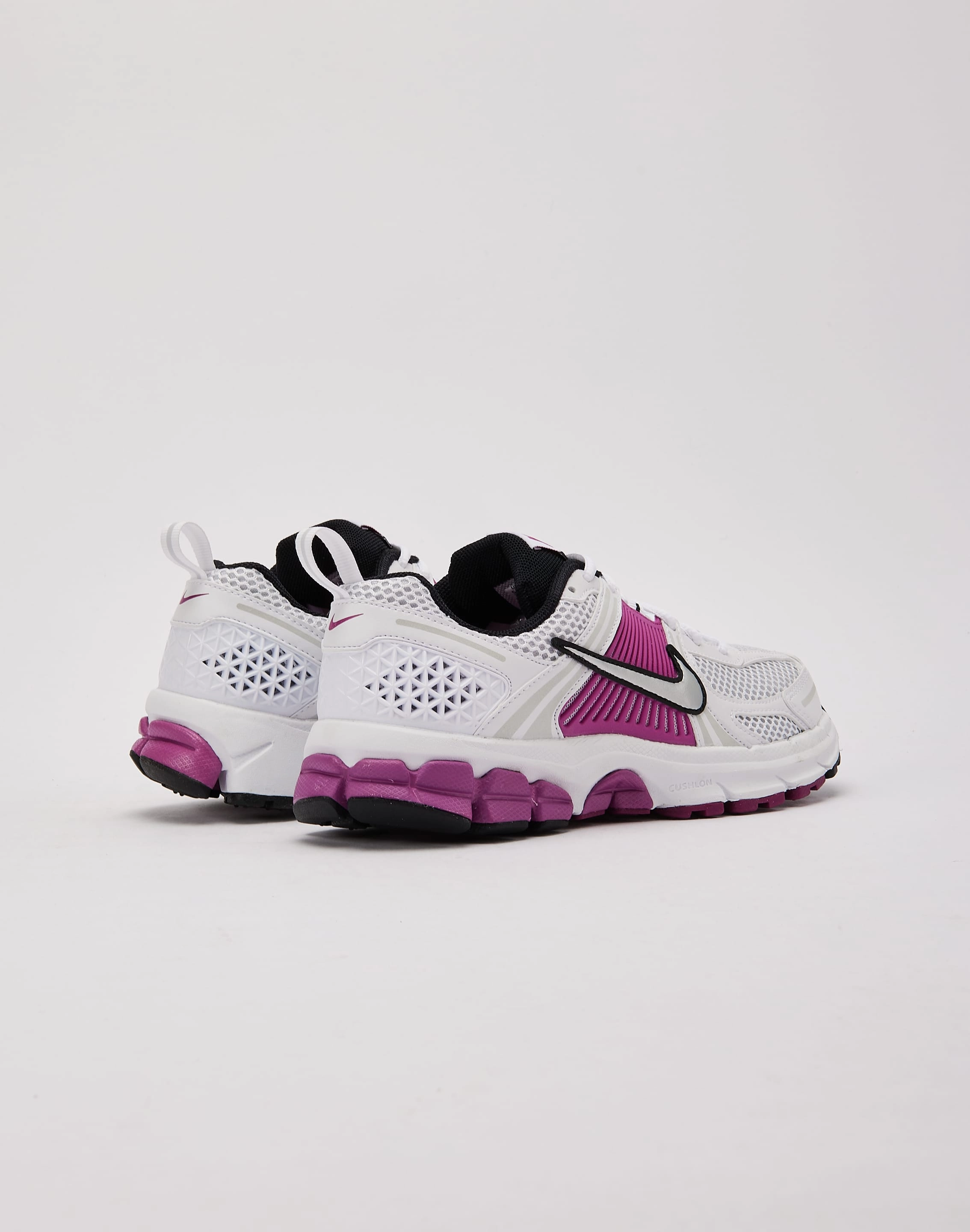 running shoes for men in their 30s Perimeter Cushioning Ring Nike Zoom Vomero 5 Grade-School