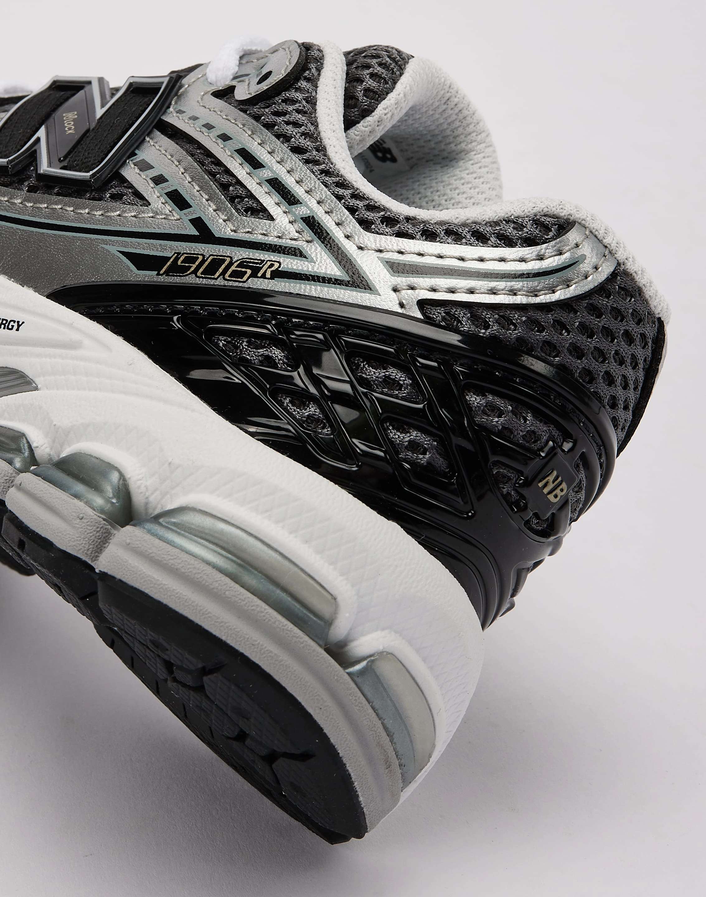 ice running shoes New Balance 1906R Pre-School