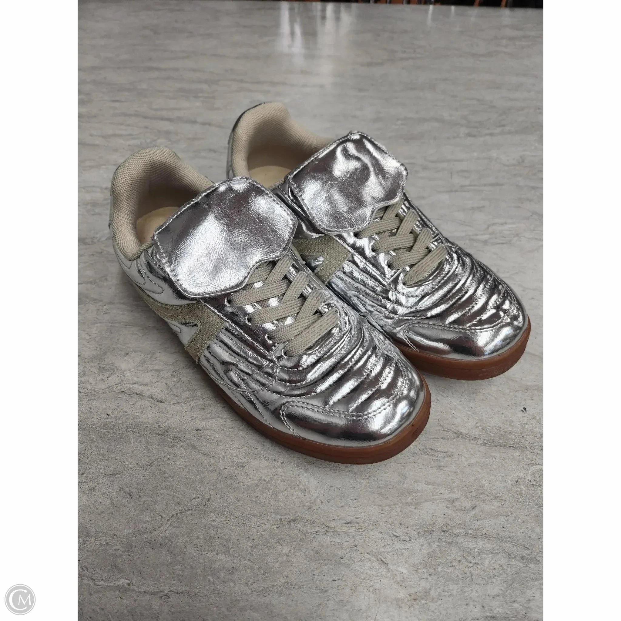 Shoes Sneakers By Cushionaire In Silver, Size: 8.5 Odor Resistant Material Impact Reduction