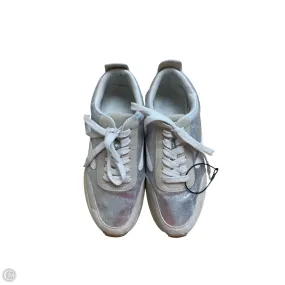 Shoes Sneakers By Clothes Mentor In Silver, Size: 8 On-the-Go Wear