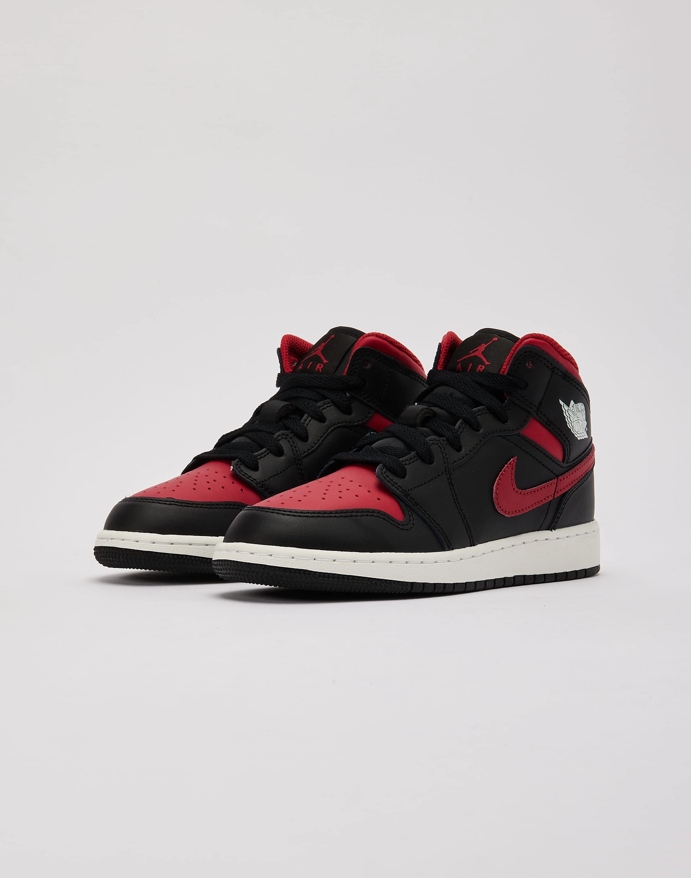 Flexible Grooves Reinforced toe cap Jordan Air Jordan 1 Mid Grade-School
