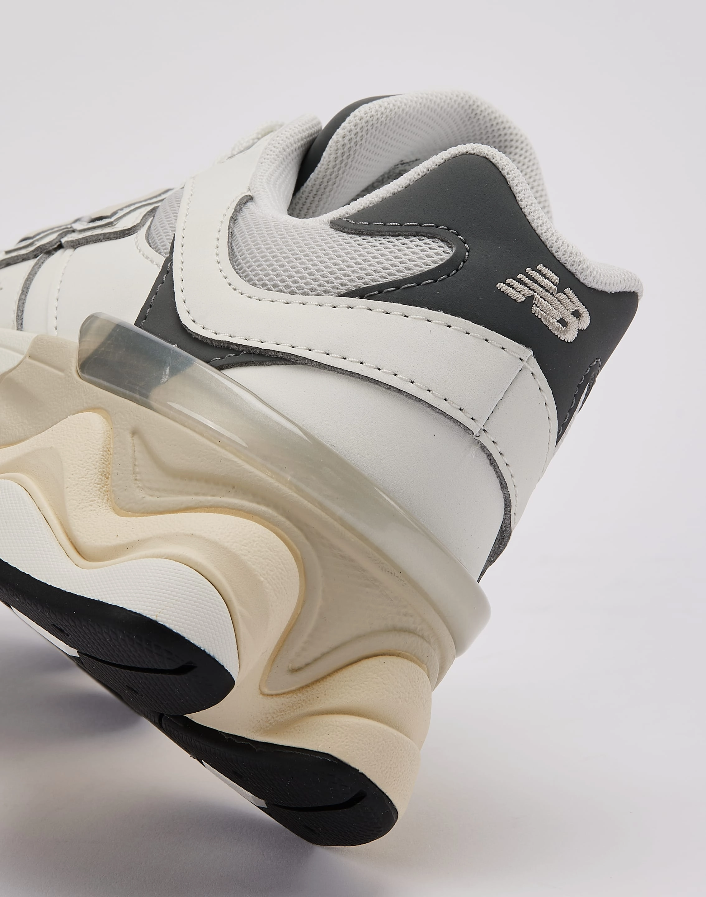 New Balance 9060 Grade-School Lightweight Midsole