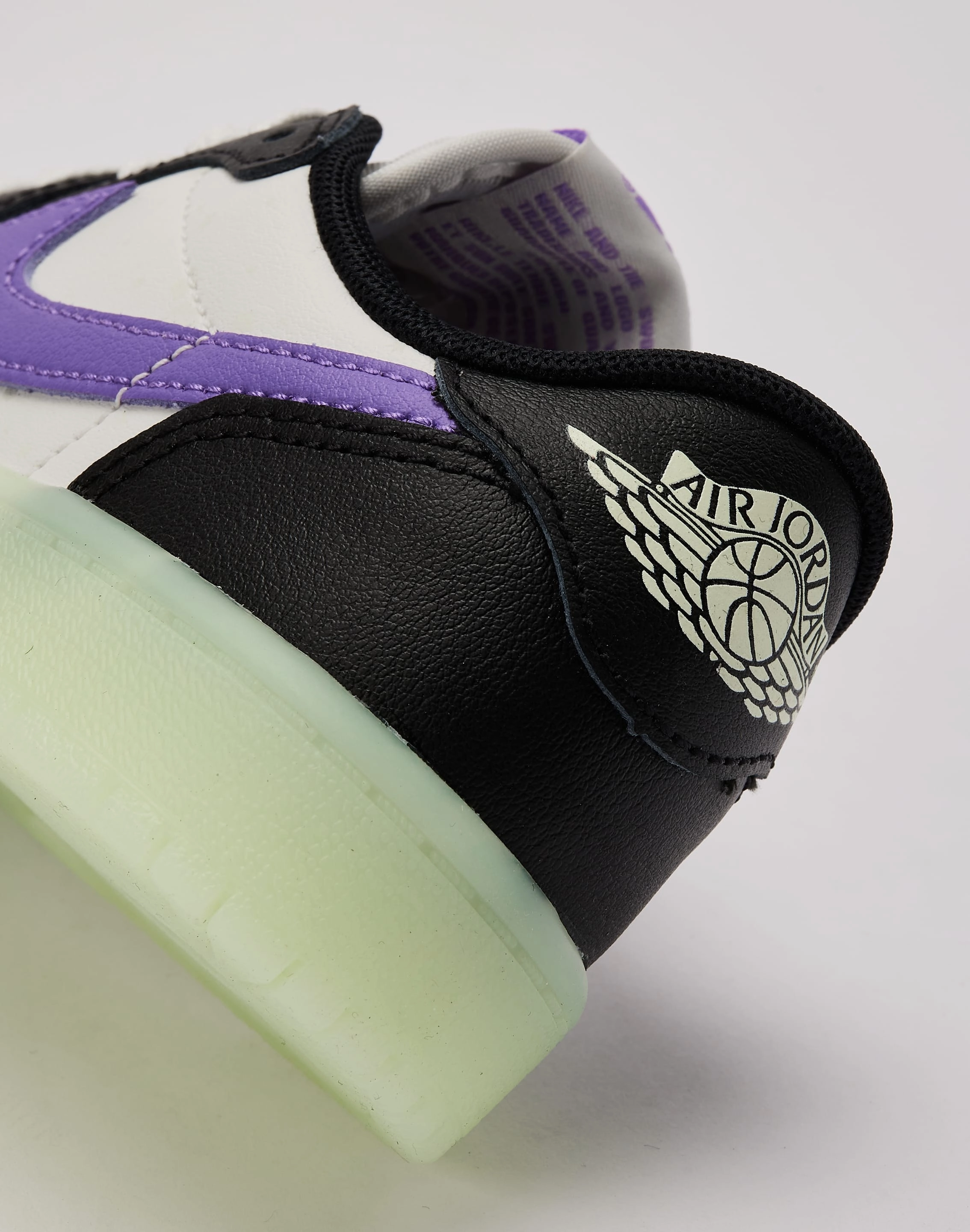 Flexible sole construction ReinforcedToeCap Jordan Air Jordan 1 Retro Low OG 'Black Raspberry' Pre-School