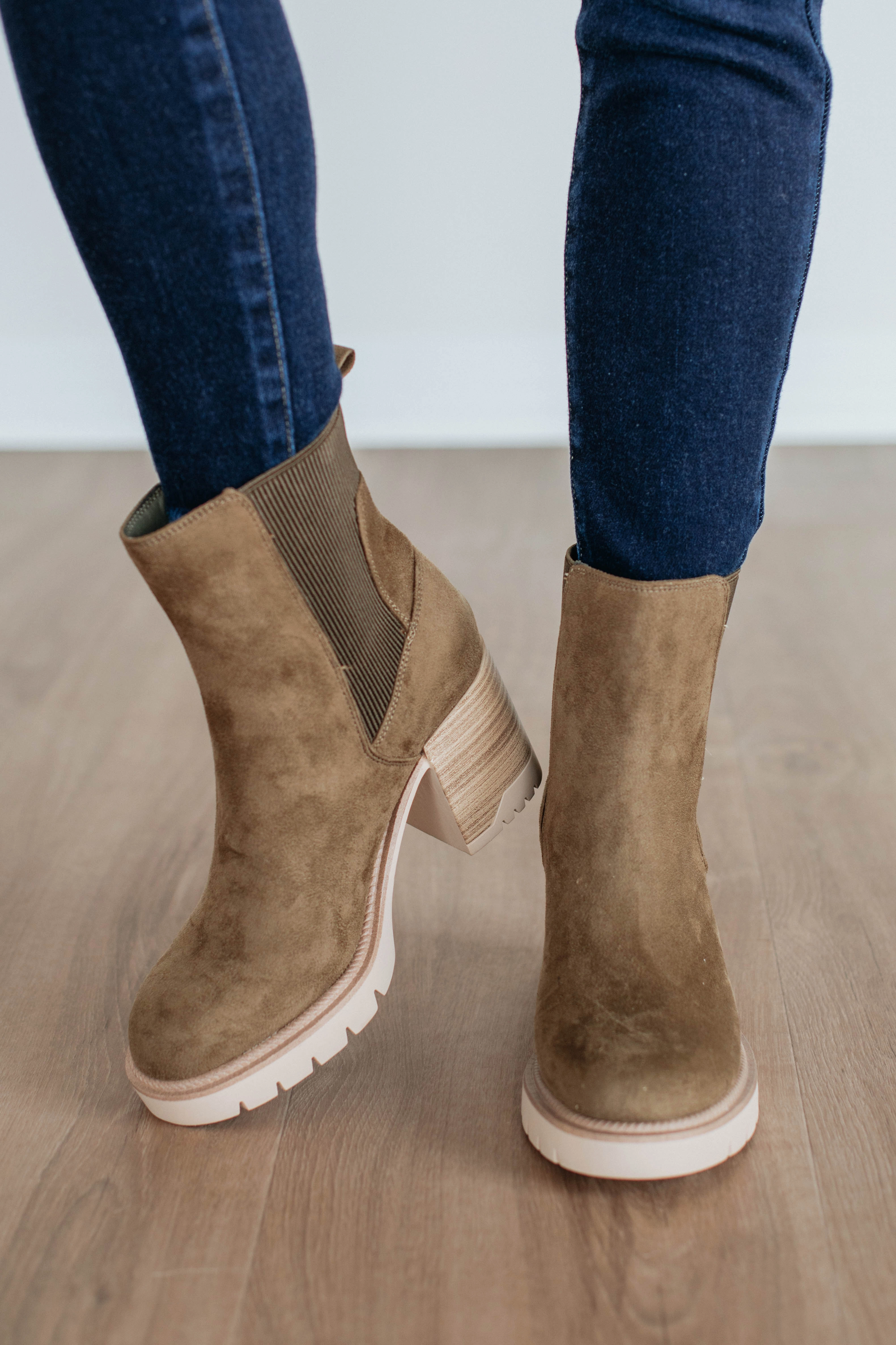 Anywhere With You Boots - Khaki Beach Fun Seamless Inner Construction