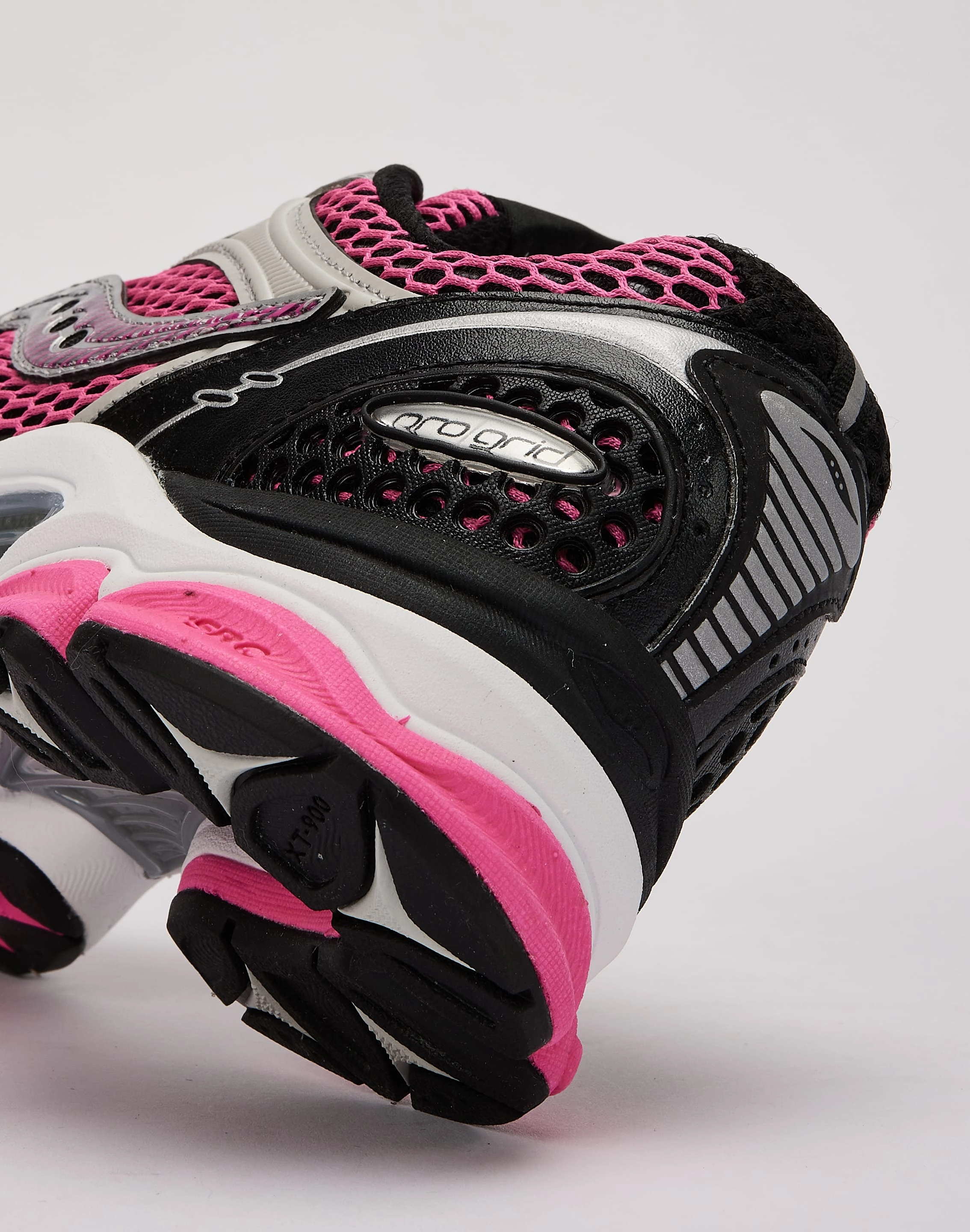 Saucony ProGrid Triumph 4 Grade-School trail runner shoes multi - terrain capability shoes