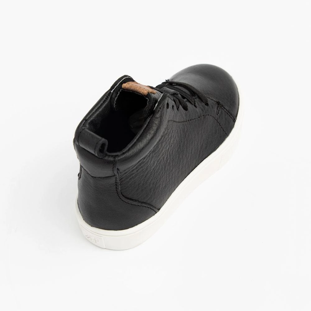 Trail Strength Flexible Material Ebony Leon Sneaker