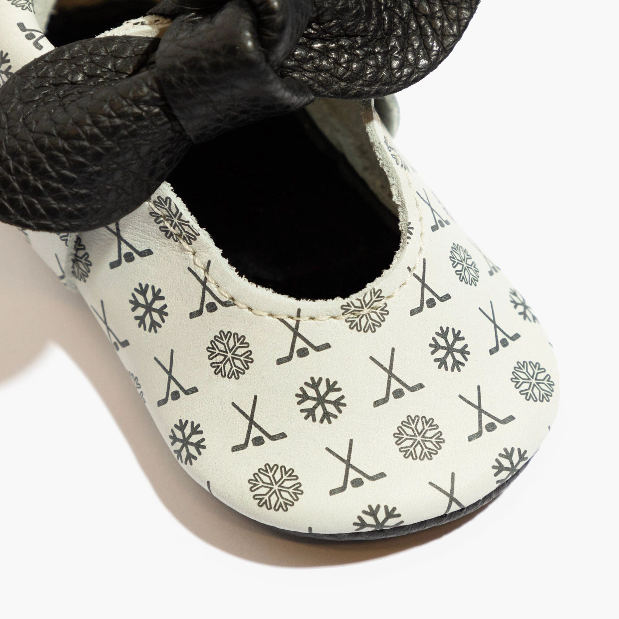 Flexible Grooves EnergyReturnMidsole Power Play Knotted Bow Baby Shoe