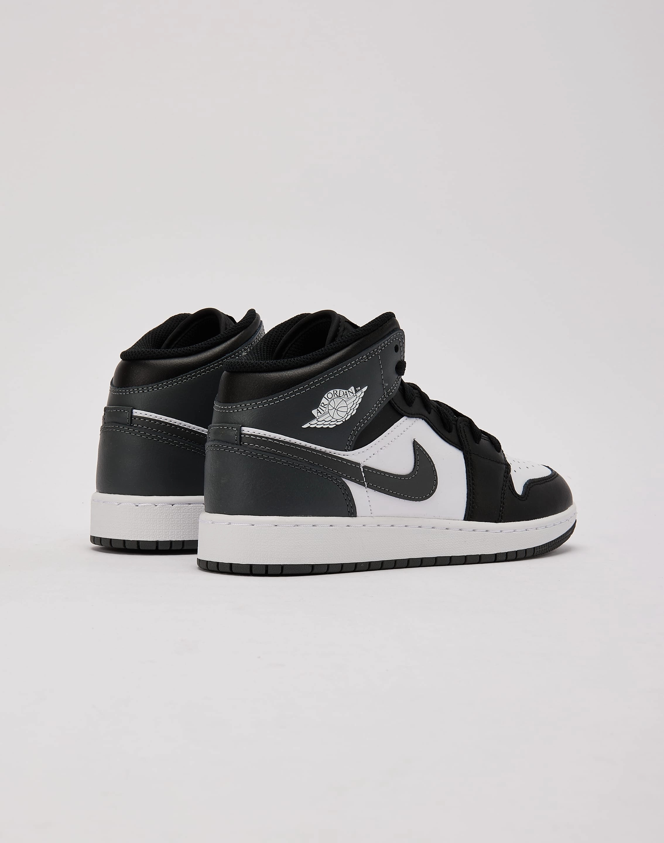 Durable kids' shoes Jordan Air Jordan 1 Mid Grade-School