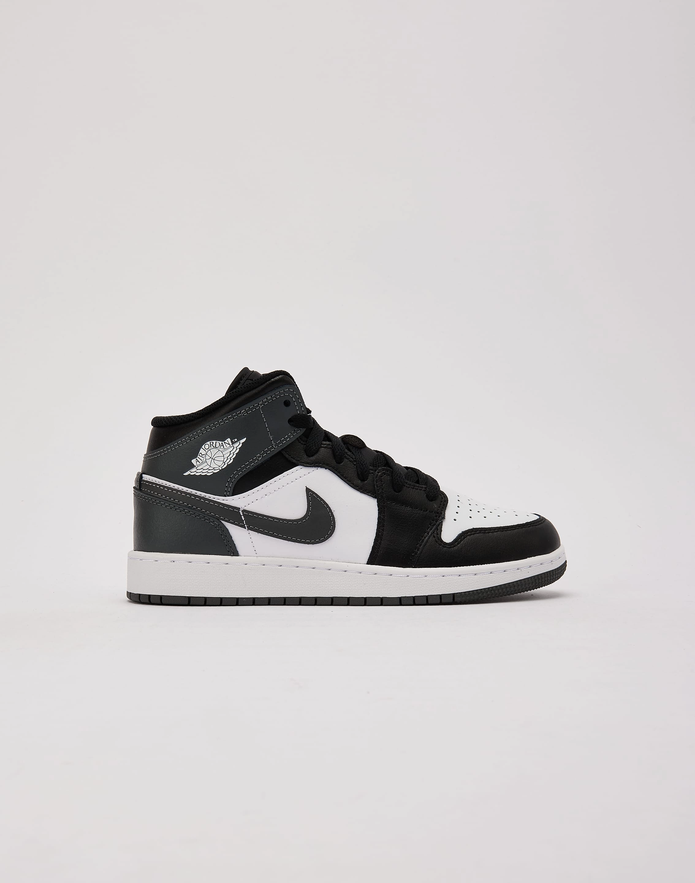 Jordan Air Jordan 1 Mid Grade-School Reinforced toe cap