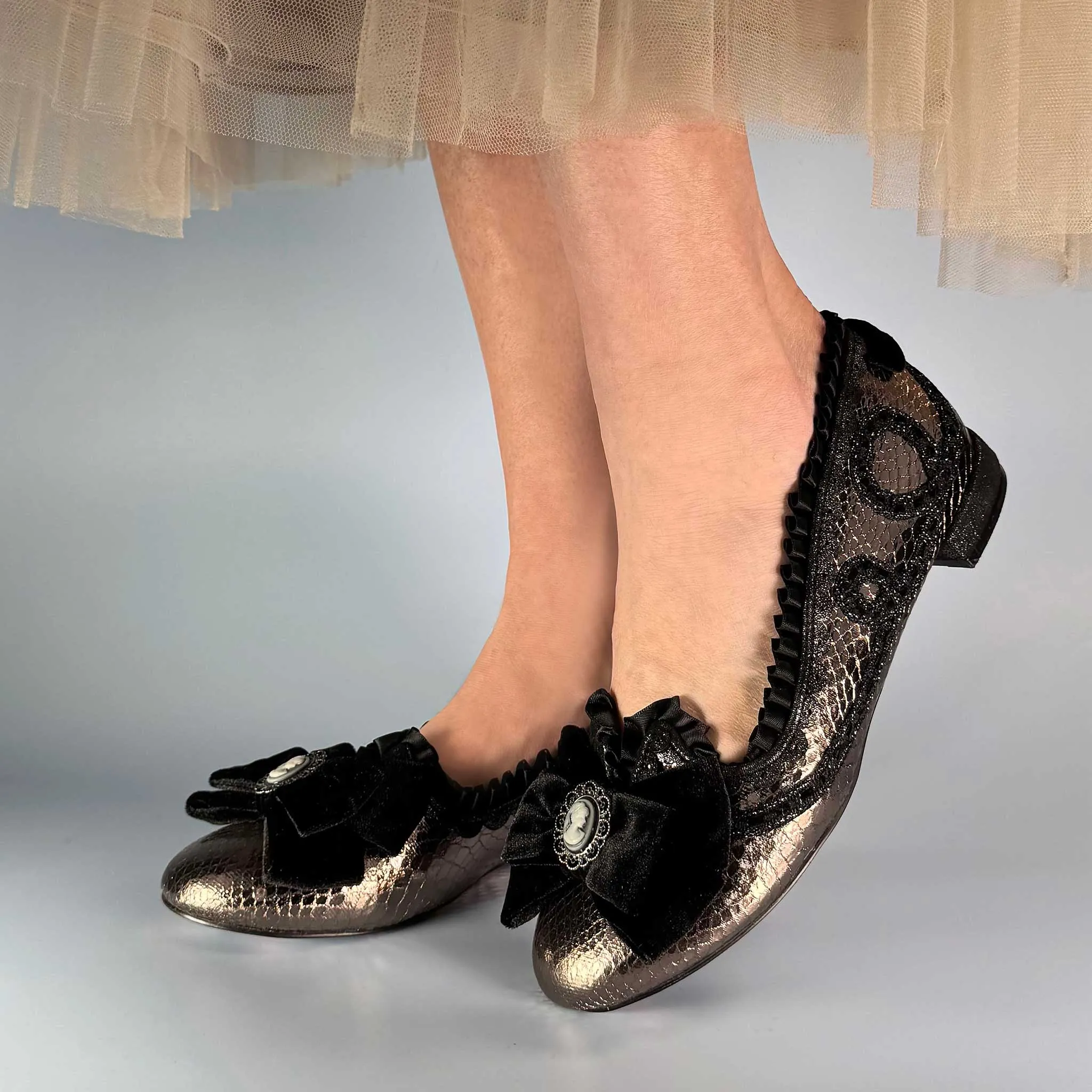 Cameo Court Stud Detail