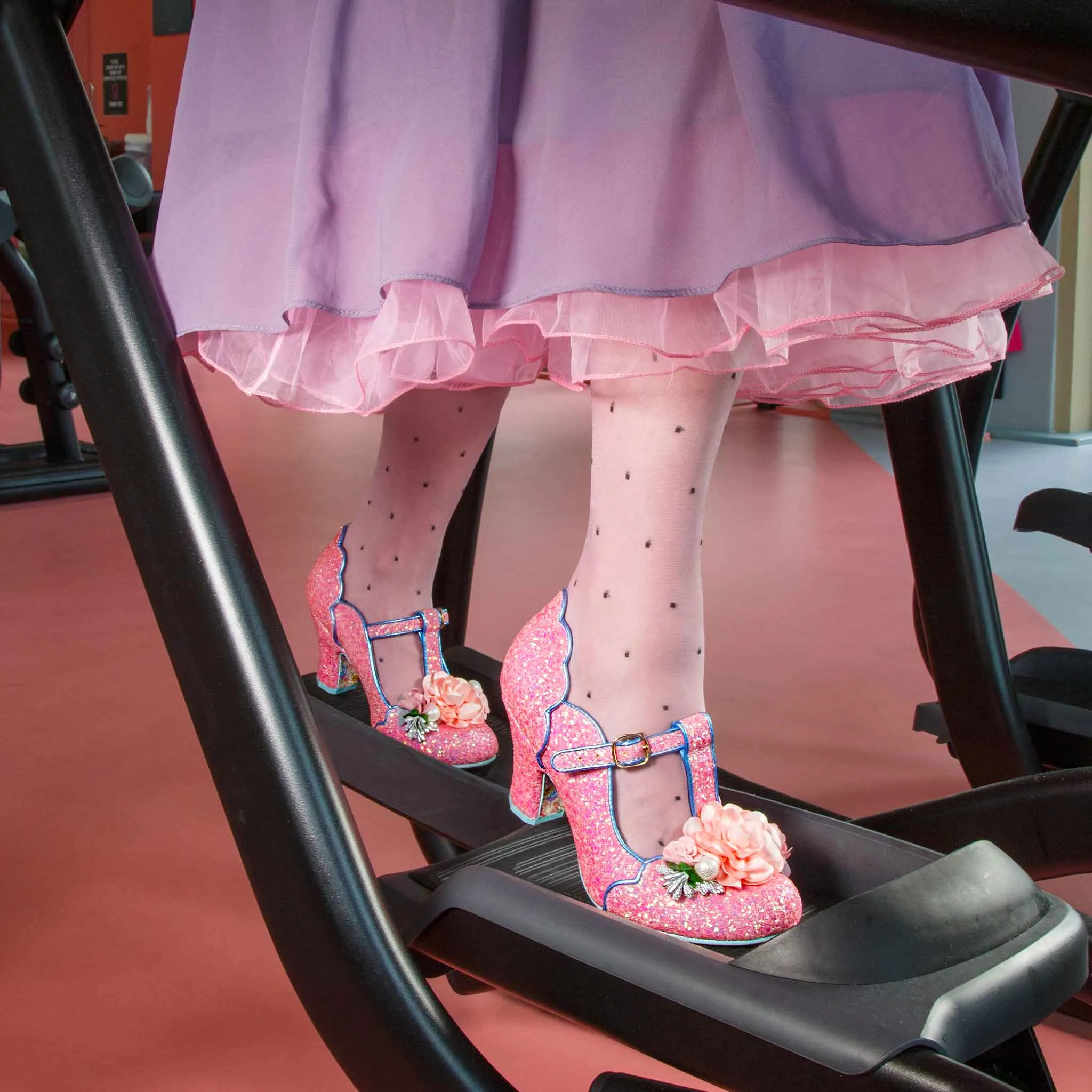 Carriage Ride Event Glow Sleek Sandals