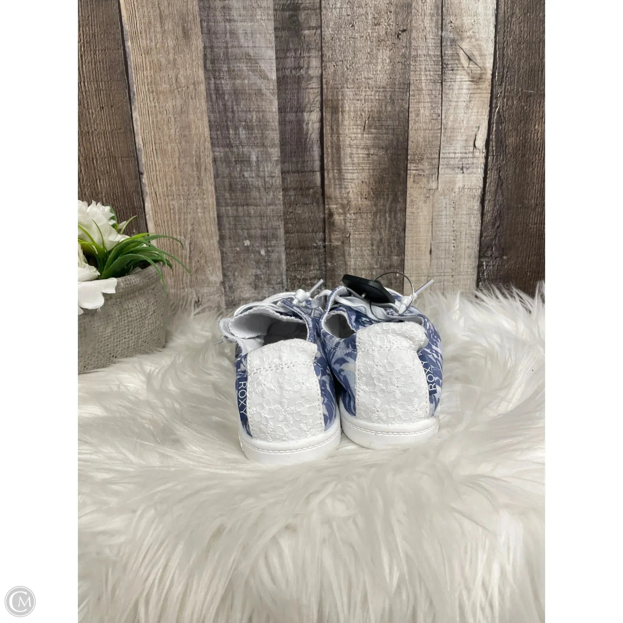 Shoes Sneakers By Roxy In Blue & White, Size: 8 Comfy Walk Jump Support