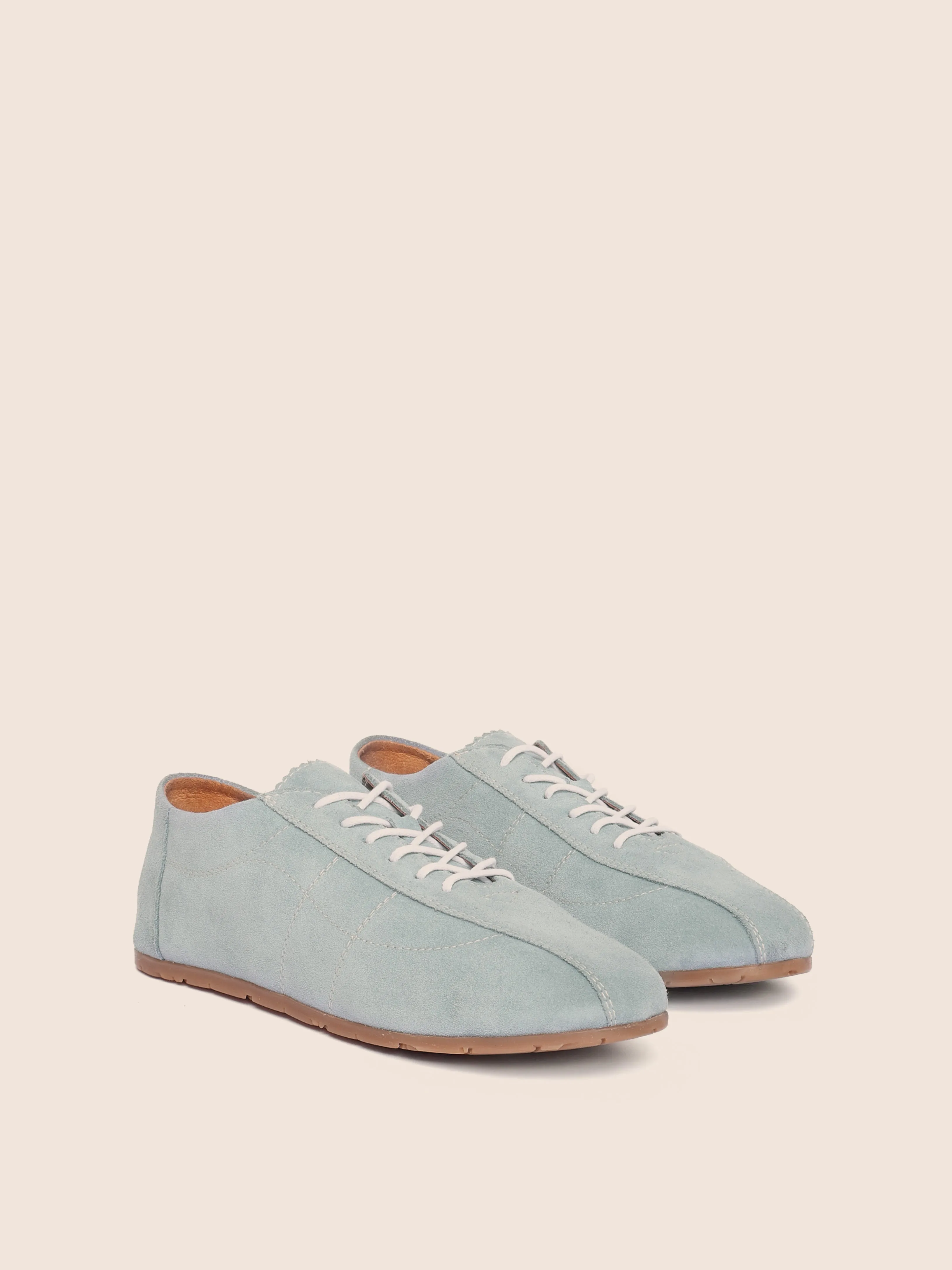 Simone-Lite Sky Trainer Timeless Design Flats Balcony Look