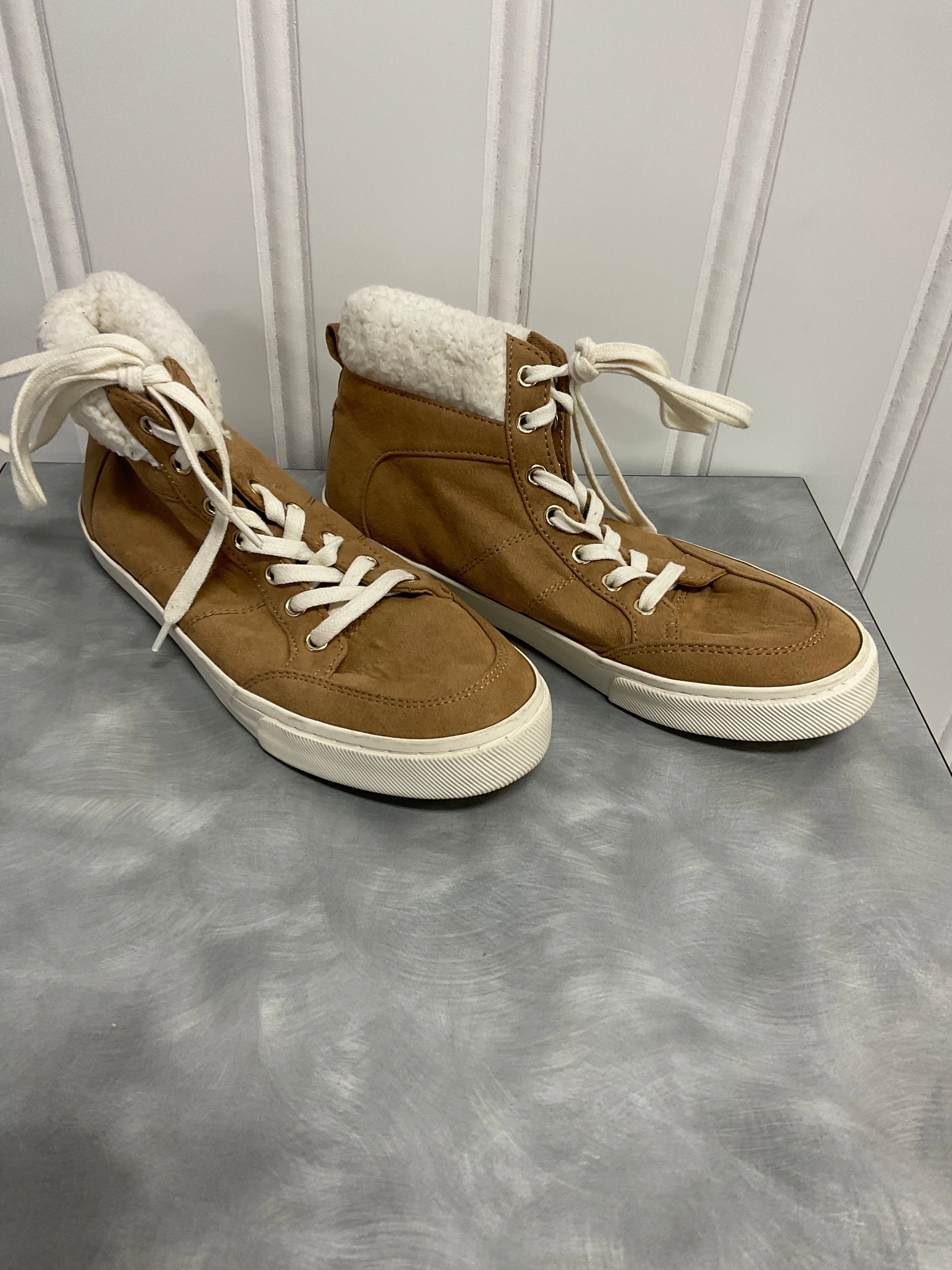Shoes Sneakers By Old Navy In Tan, Size: 6 All Walks Pressure Dispersing Design