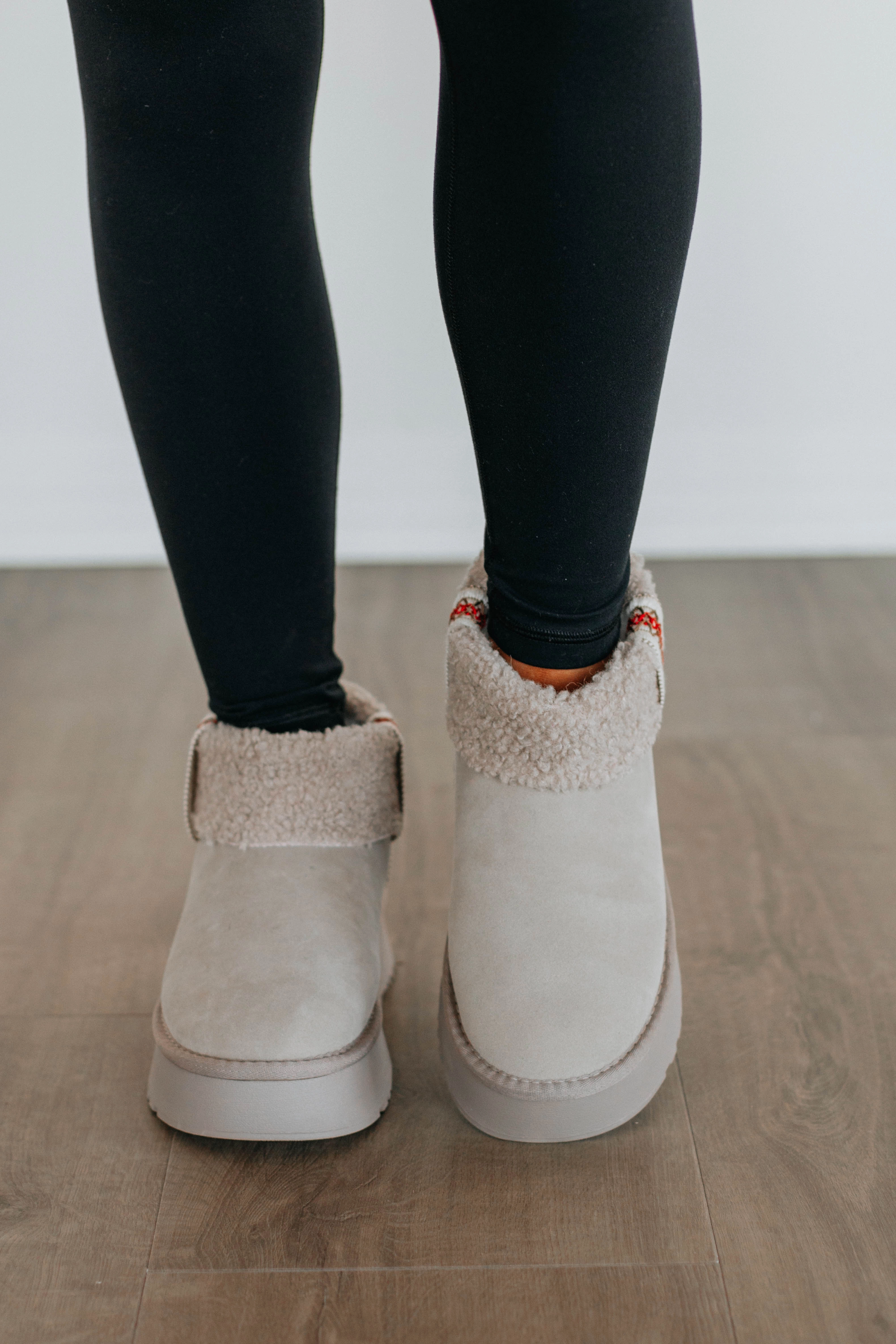 Supportive Core Fitness Training Energy Rise Baby It's Cold Outside Boots - Light Grey