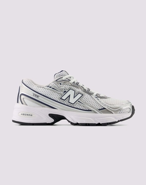 track - running New Balance 740 Grade-School