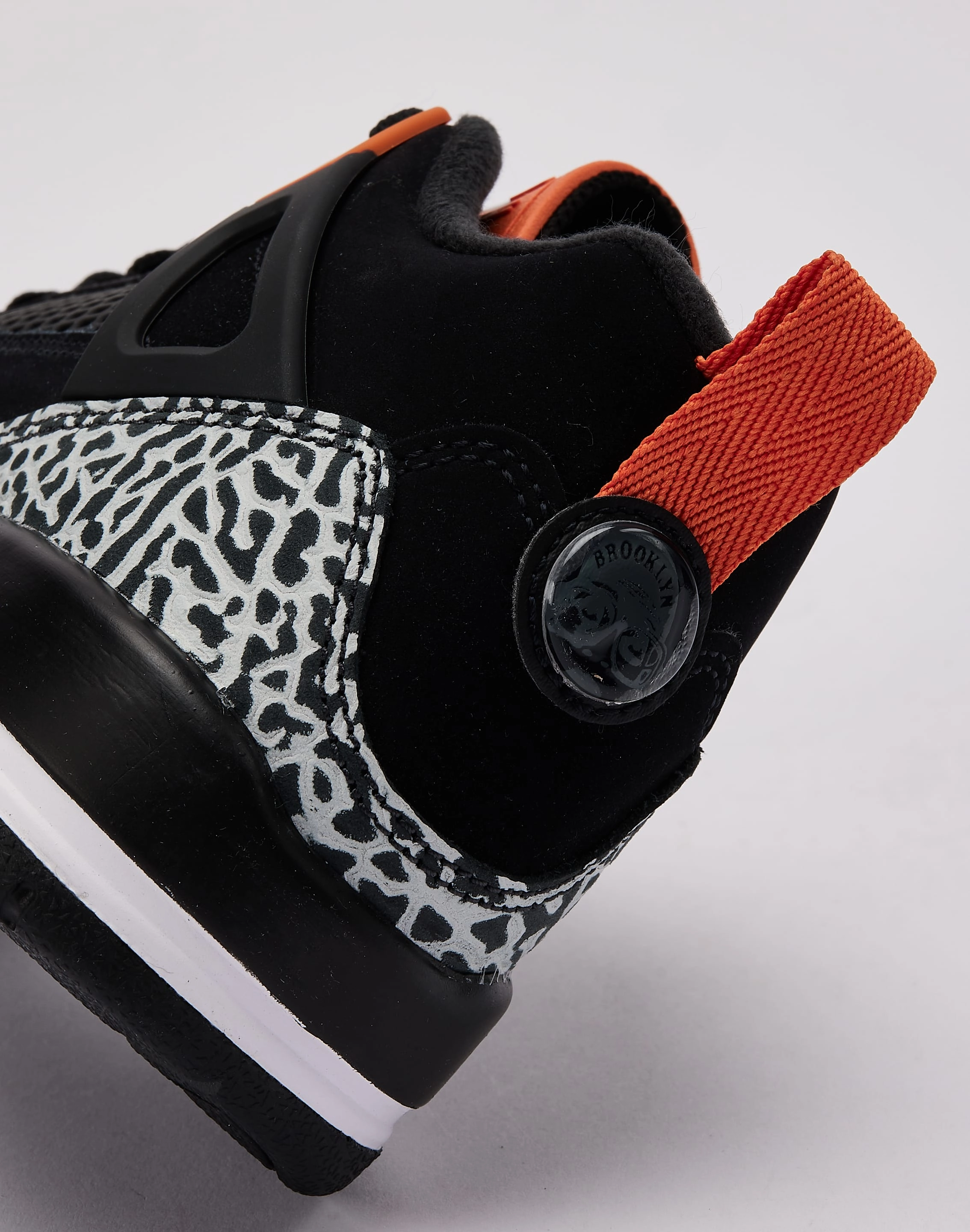 Jordan Spizike Low Grade-School Stretchable Upper Slip Resistant Tread