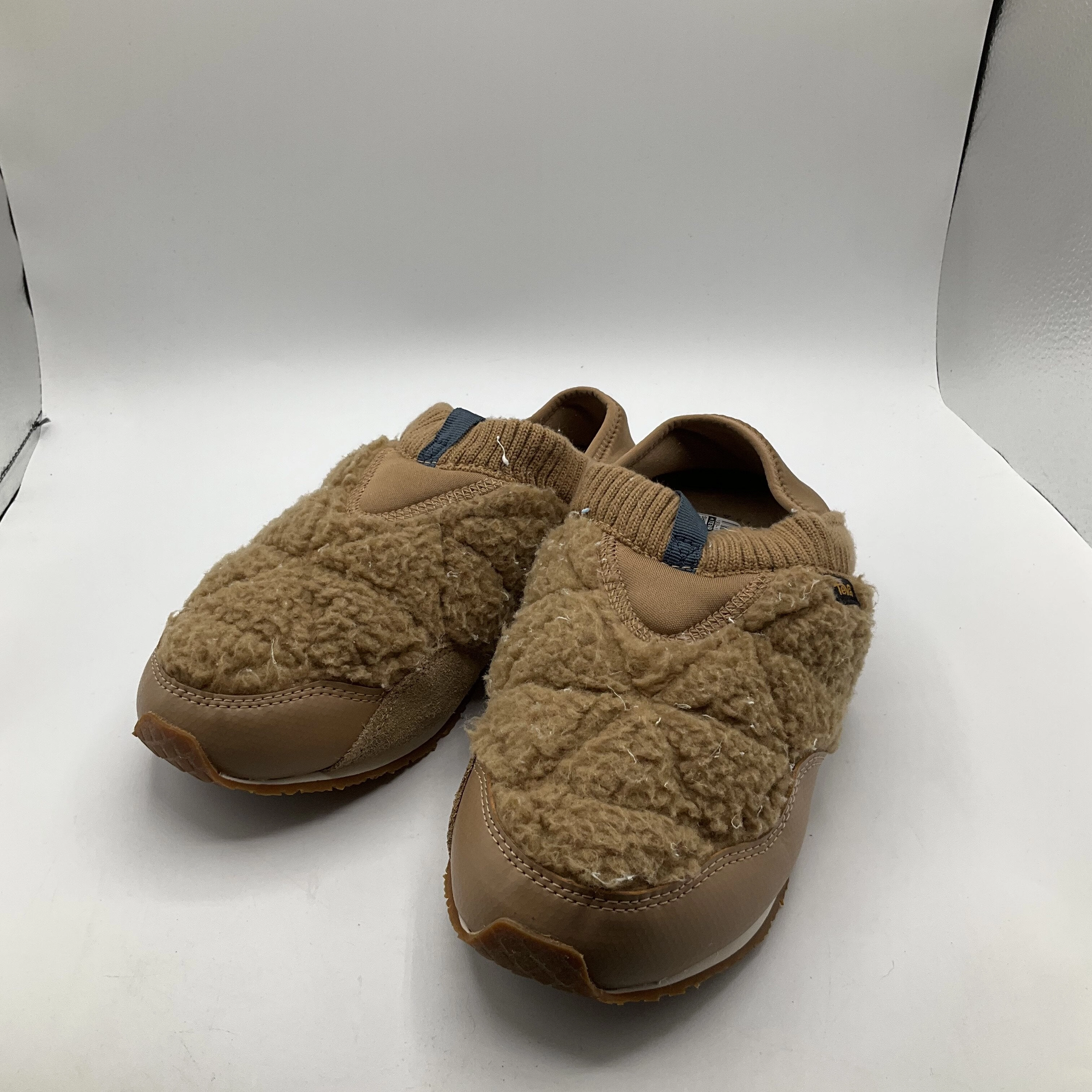 Responsive Shoes Sneakers By Teva  Size: 9