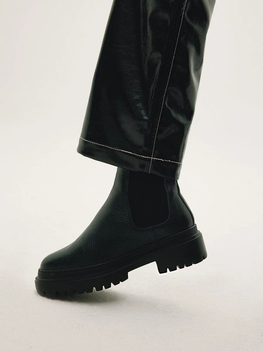 Cortina Black Lined Boot Reliable Grip synthetic material