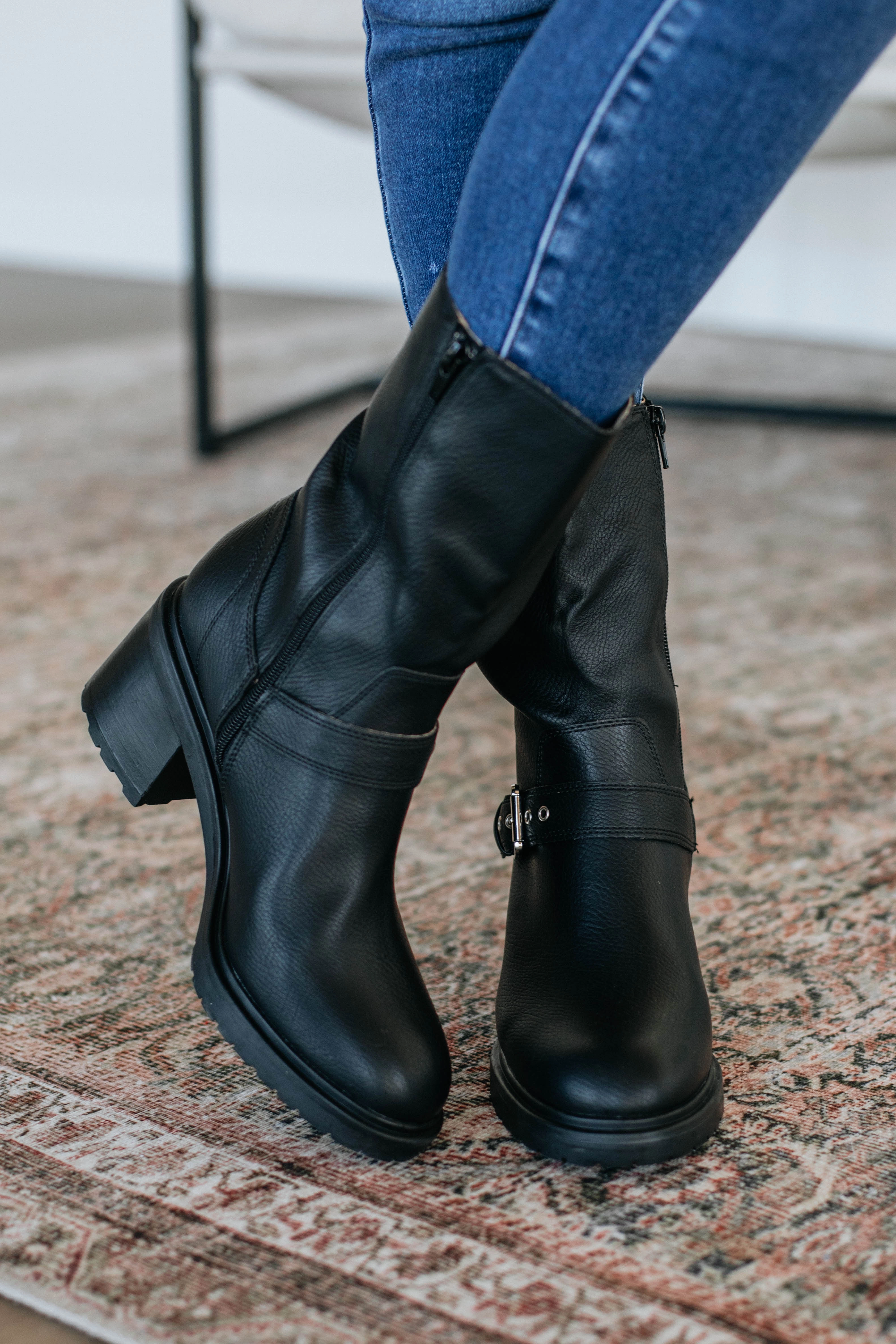 Cool On Command Boots - Black Forest Mood Active Day