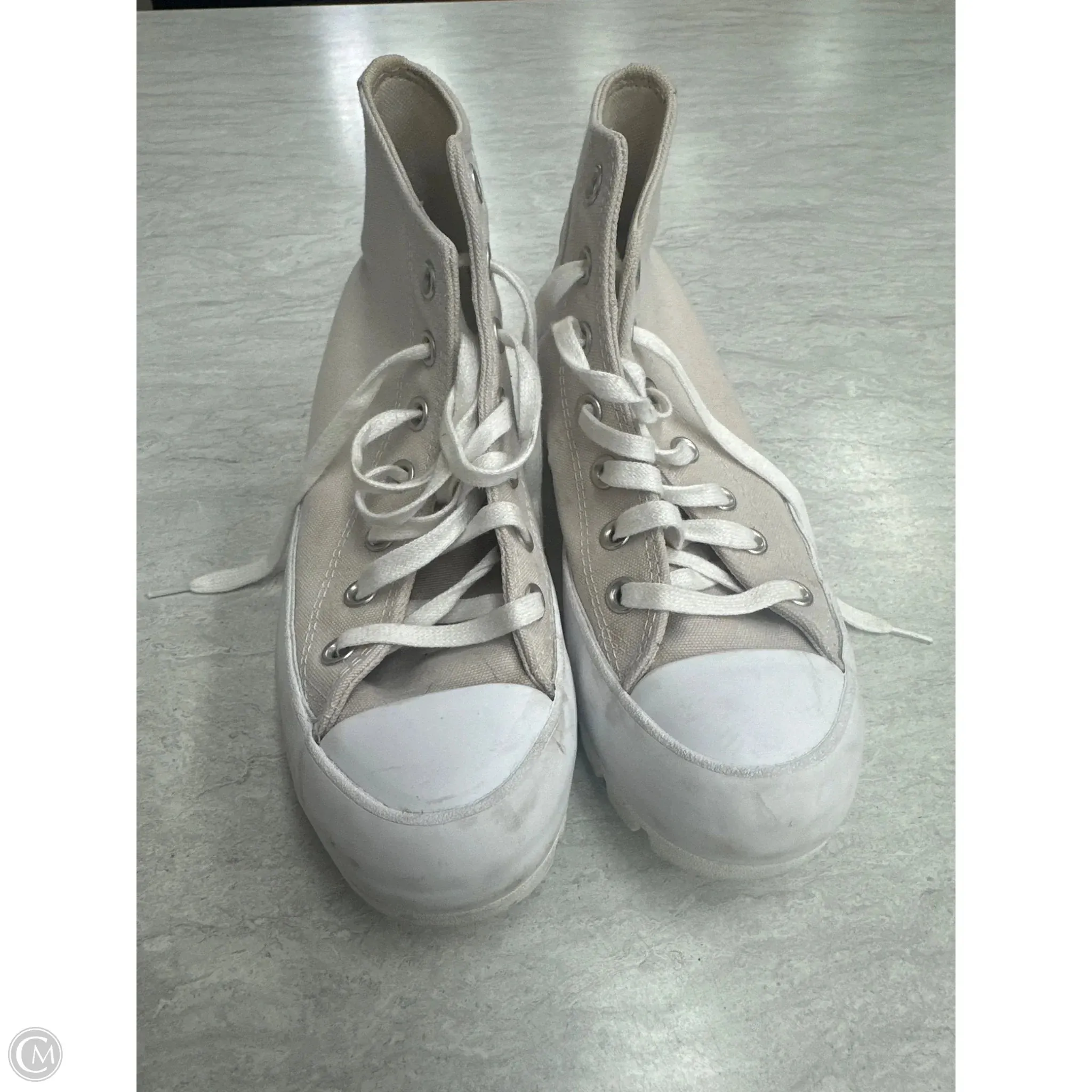 Shoes Sneakers By Converse In Tan & White, Size: 7 Quick Fit Multi Look