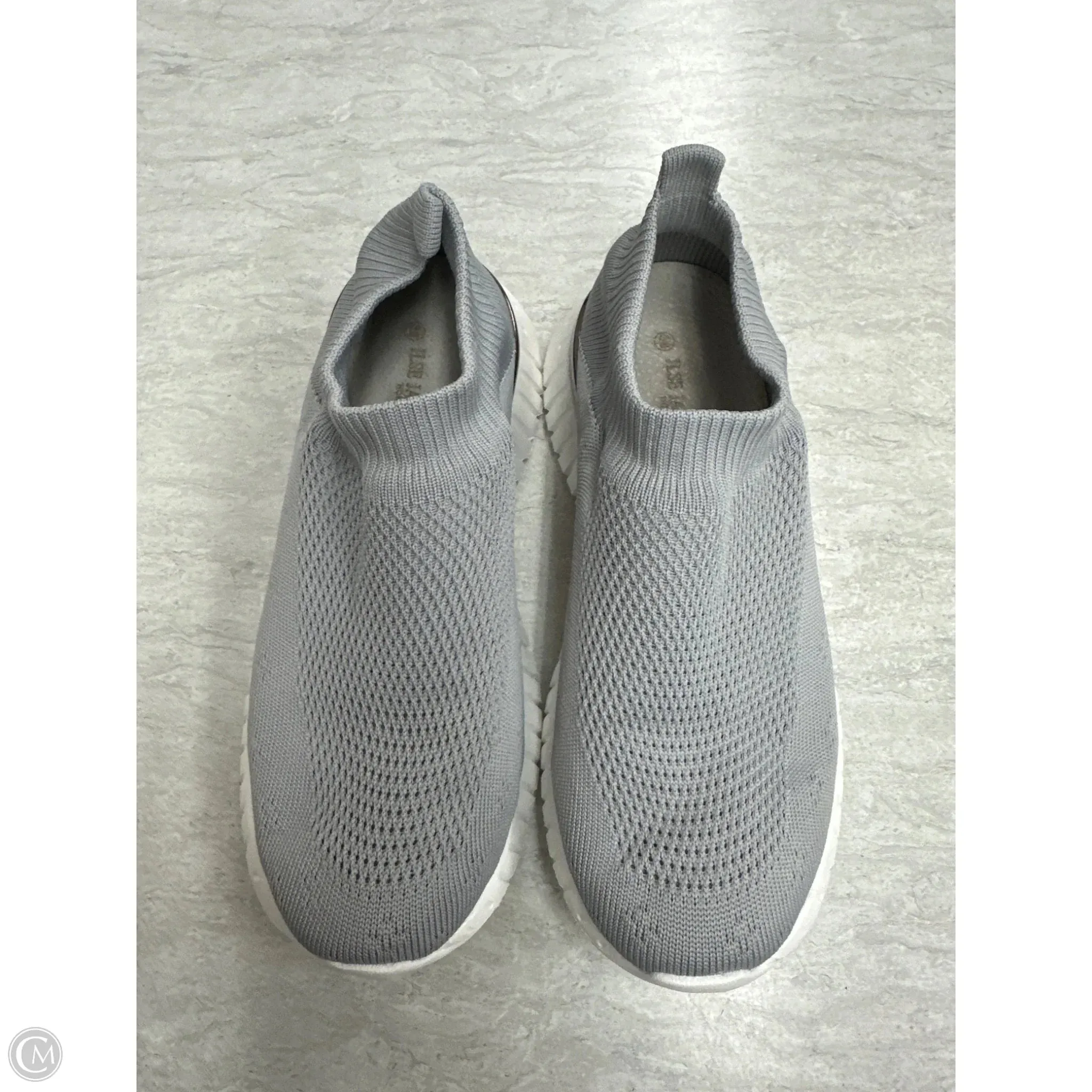 Shoes Sneakers By Clothes Mentor In Grey & White, Size: 7.5 Adaptive Traction
