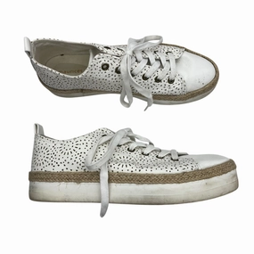 Light cushion Shoes Sneakers By Maurices In Cream, Size:9