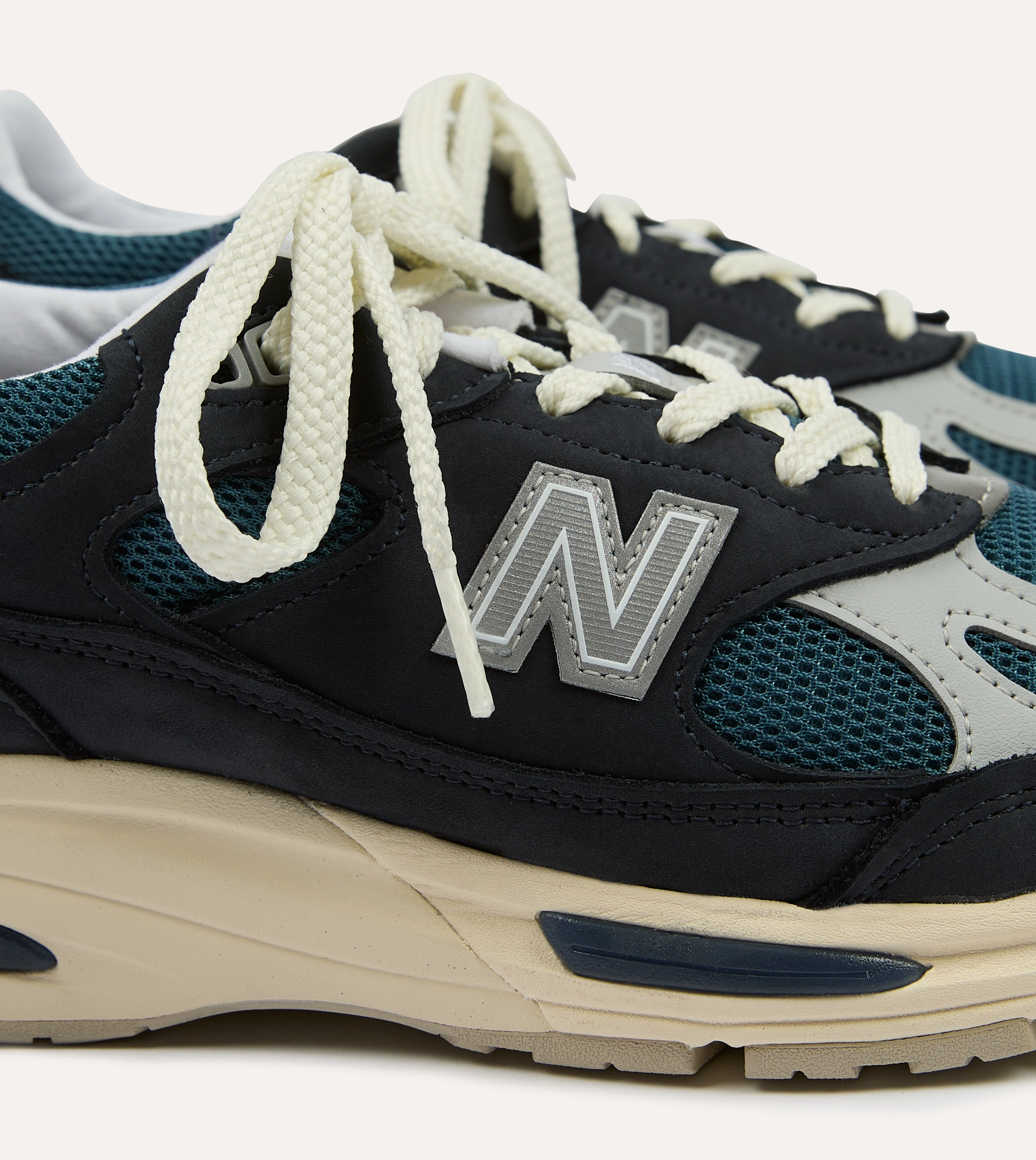 Flexible Fit Frequent Travelers New Balance Navy 'Vintage Sport' Made in UK 991v2 Trainers