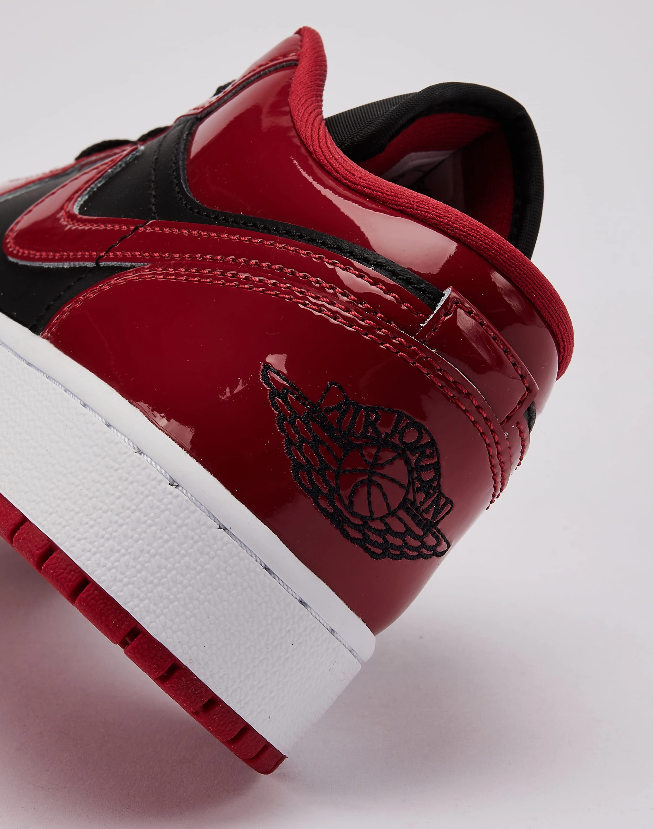 Jordan Air Jordan 1 Low SE Grade-School Kids' party shoes Moisture Wicking Lining