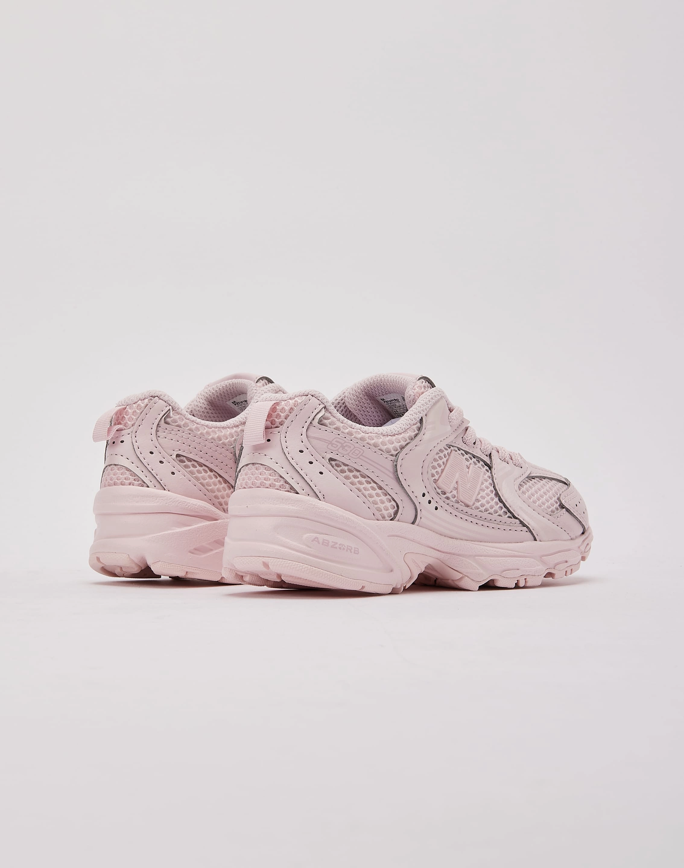 New Balance 530 Bungee Pre-School student