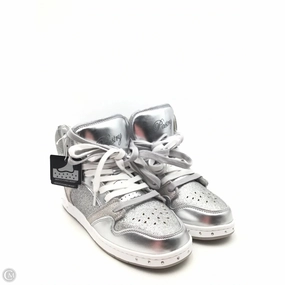 Eco Comfort Long Walks Shoes Sneakers By Clothes Mentor In Silver & White, Size: 7.5