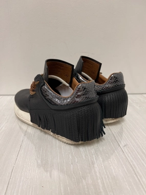 Shoes Sneakers By Cma In Black, Size: 5.5 Soft Chic Travel Ease