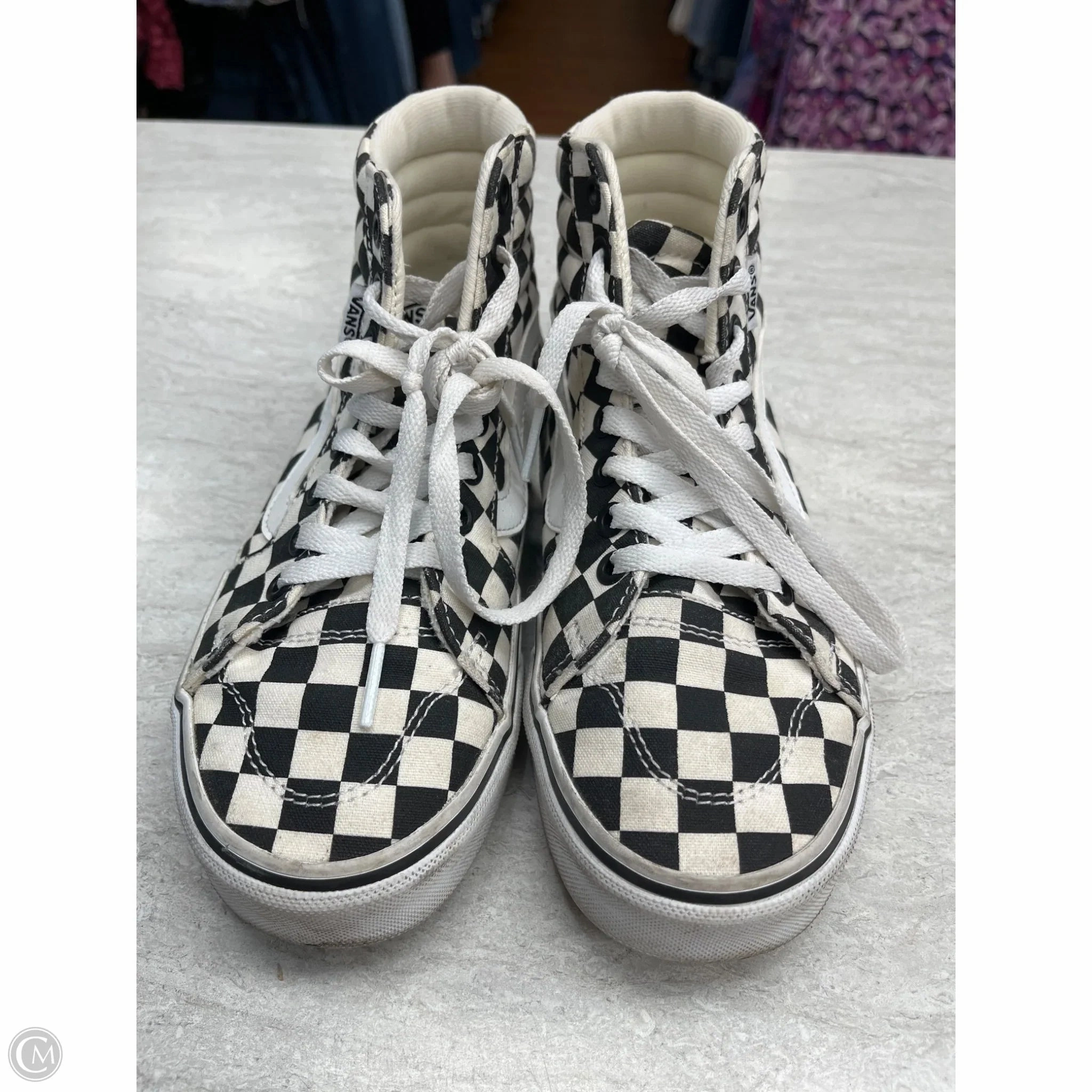 Structured Shoe Quiet Walk Shoes Sneakers By Vans In Black & White, Size: 6