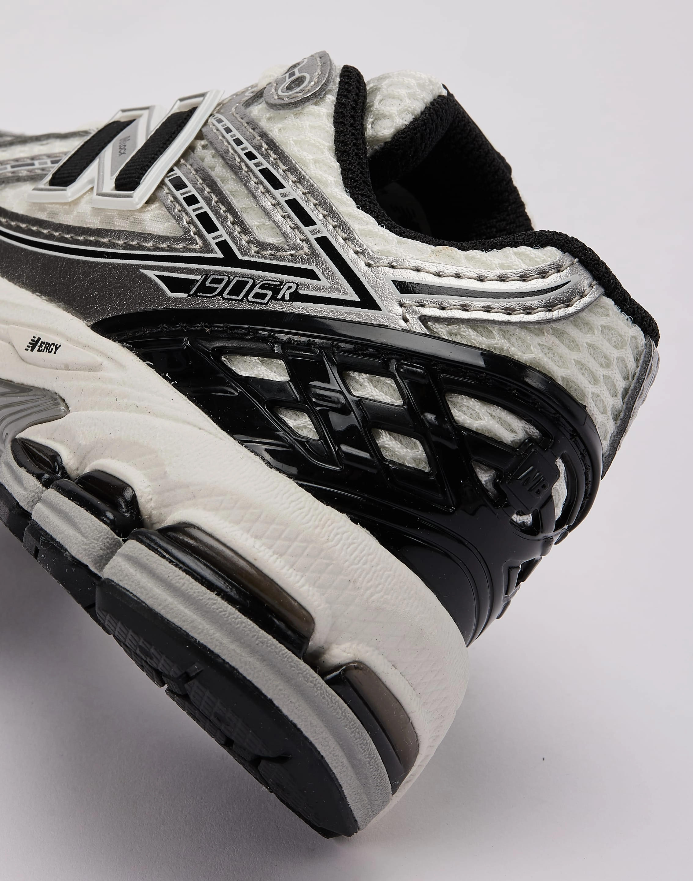 shock - absorbing running shoes New Balance 1906R Pre-School