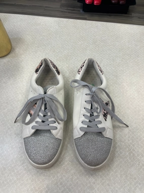 Shoes Sneakers By Simply Southern In Multi-colored, Size: 8 Natural Feel