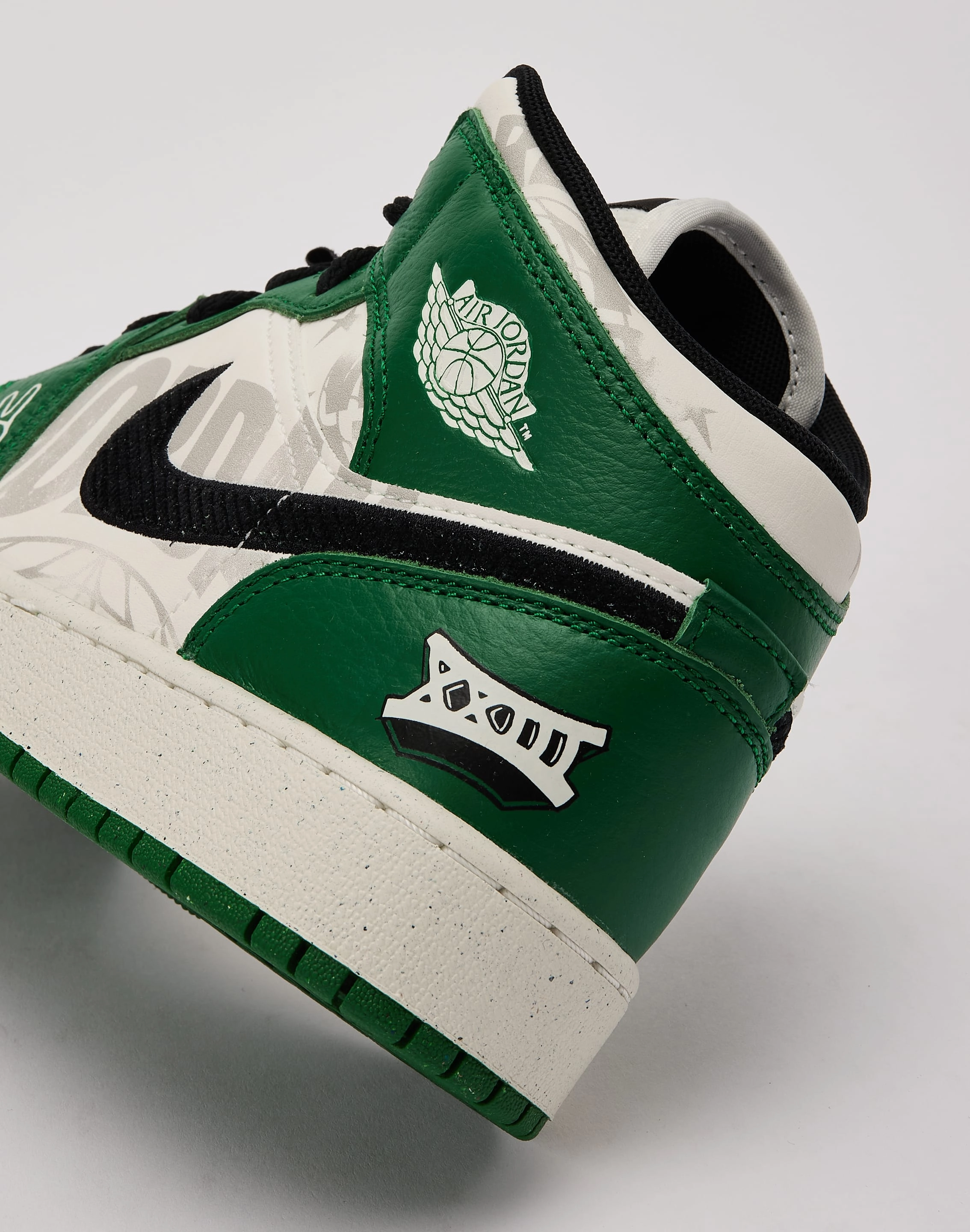 Jordan Air Jordan 1 Mid SE Grade-School Stretchable Material