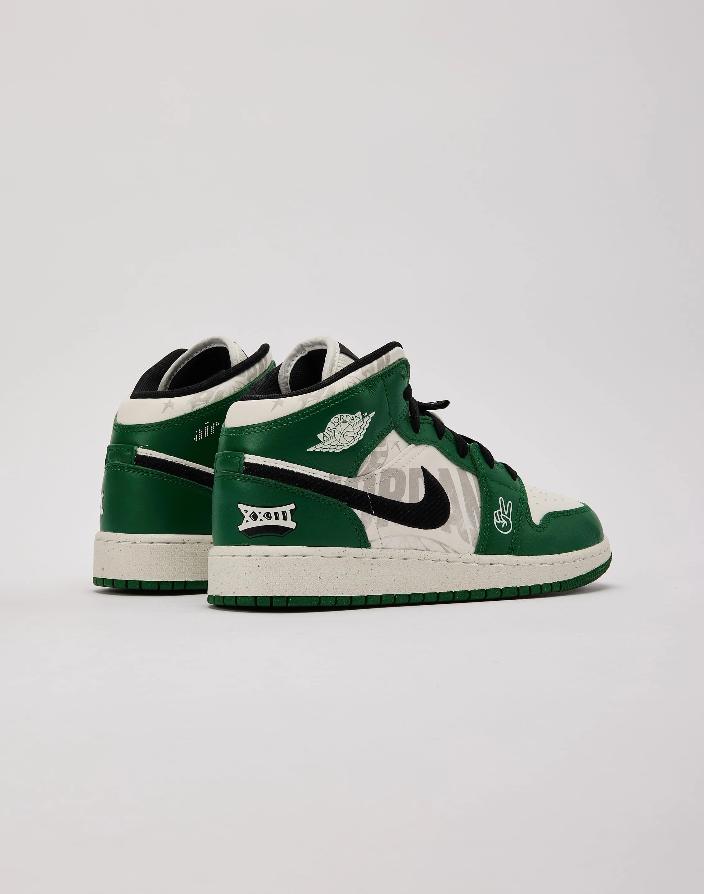 Formal kids' shoes Weekend wear for kids Jordan Air Jordan 1 Mid SE Grade-School