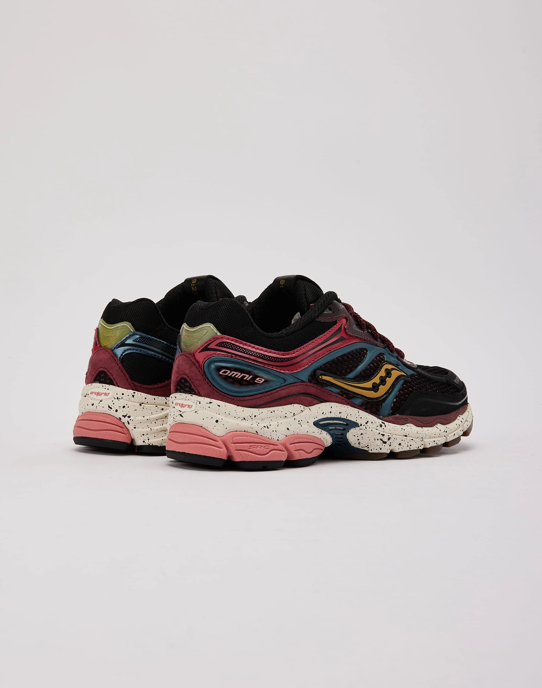 stylish design shoes running in an underpass area shoes Saucony ProGrid Omni 9 Grade-School