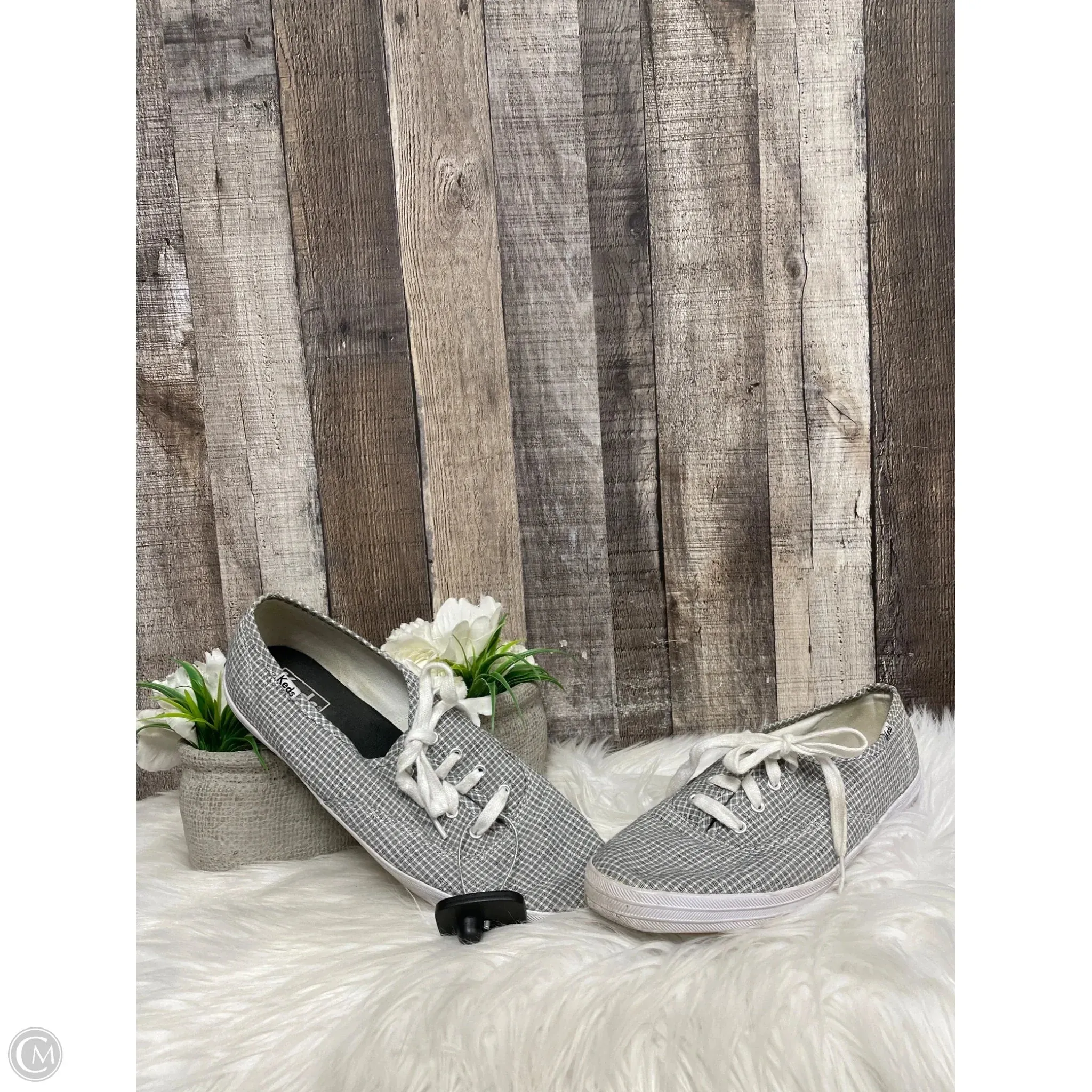 Shoes Sneakers By Keds In Grey & White, Size: 9.5 Sustainable Footwear Technology Cool Touch