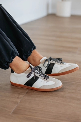 hook and loop closure Get Your Trend On Sneakers