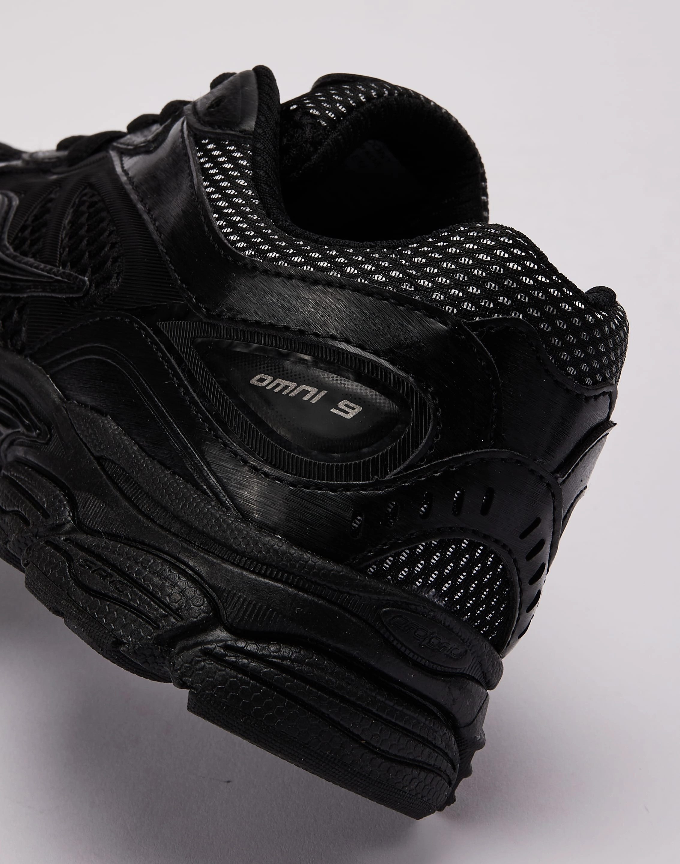 Saucony Omni 9 Grade-School Mid Top Style