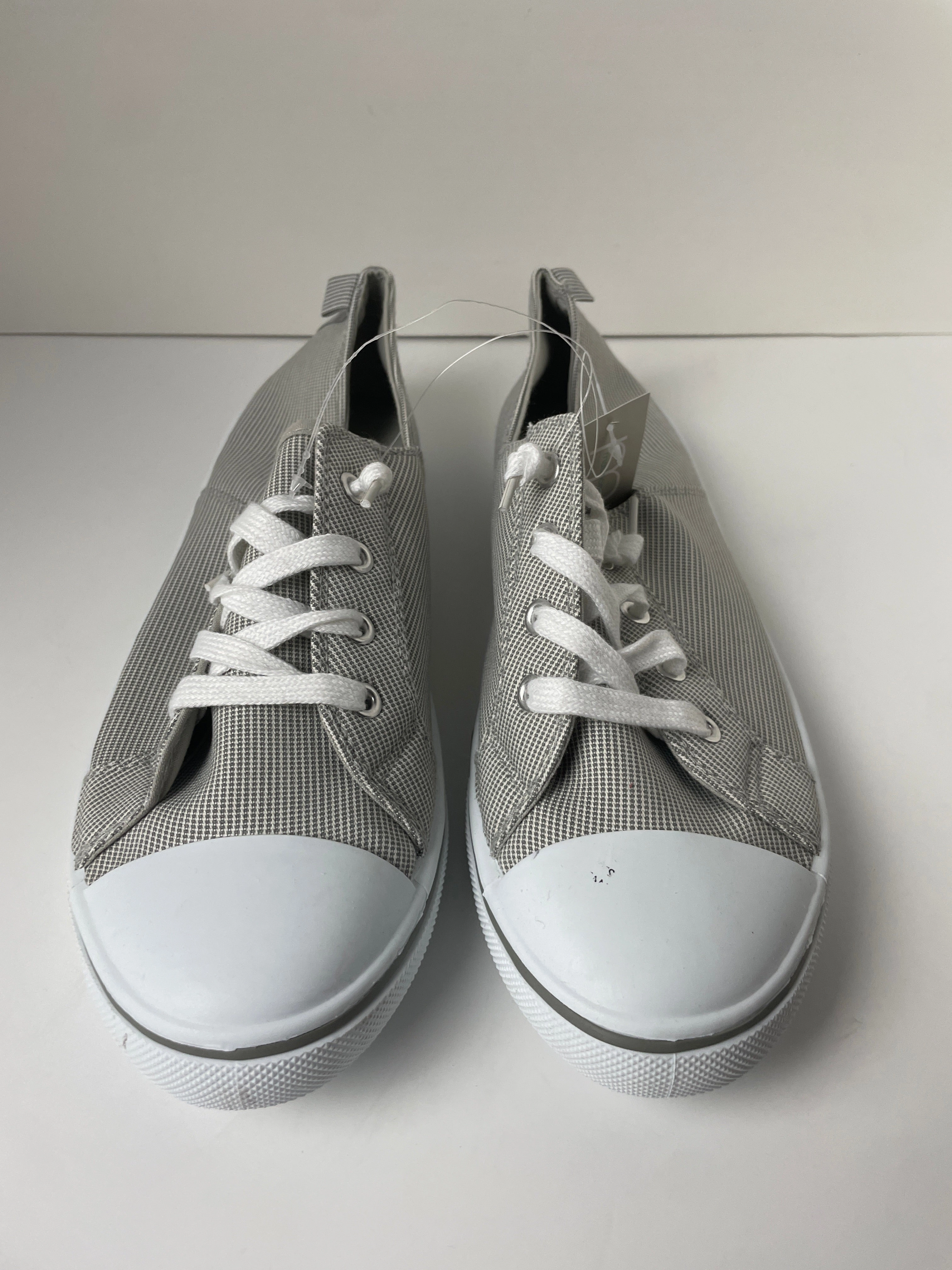 Grey Shoes Sneakers Maurices, Size 11 Flexi Fit