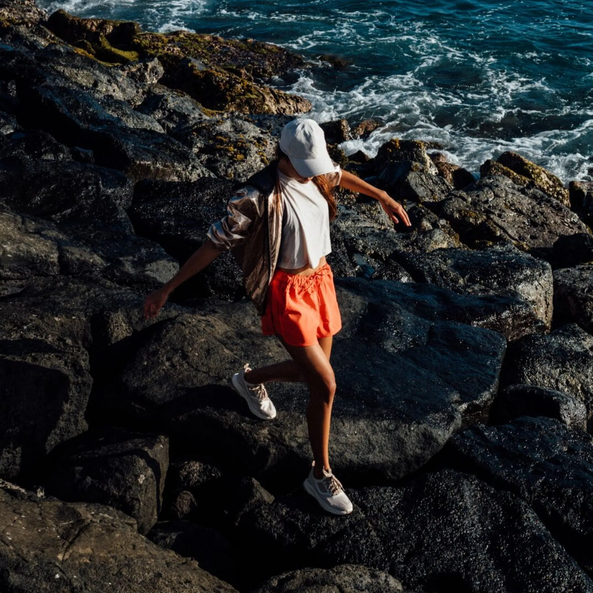 King Walk Makiki  -  White Sand / Tapa