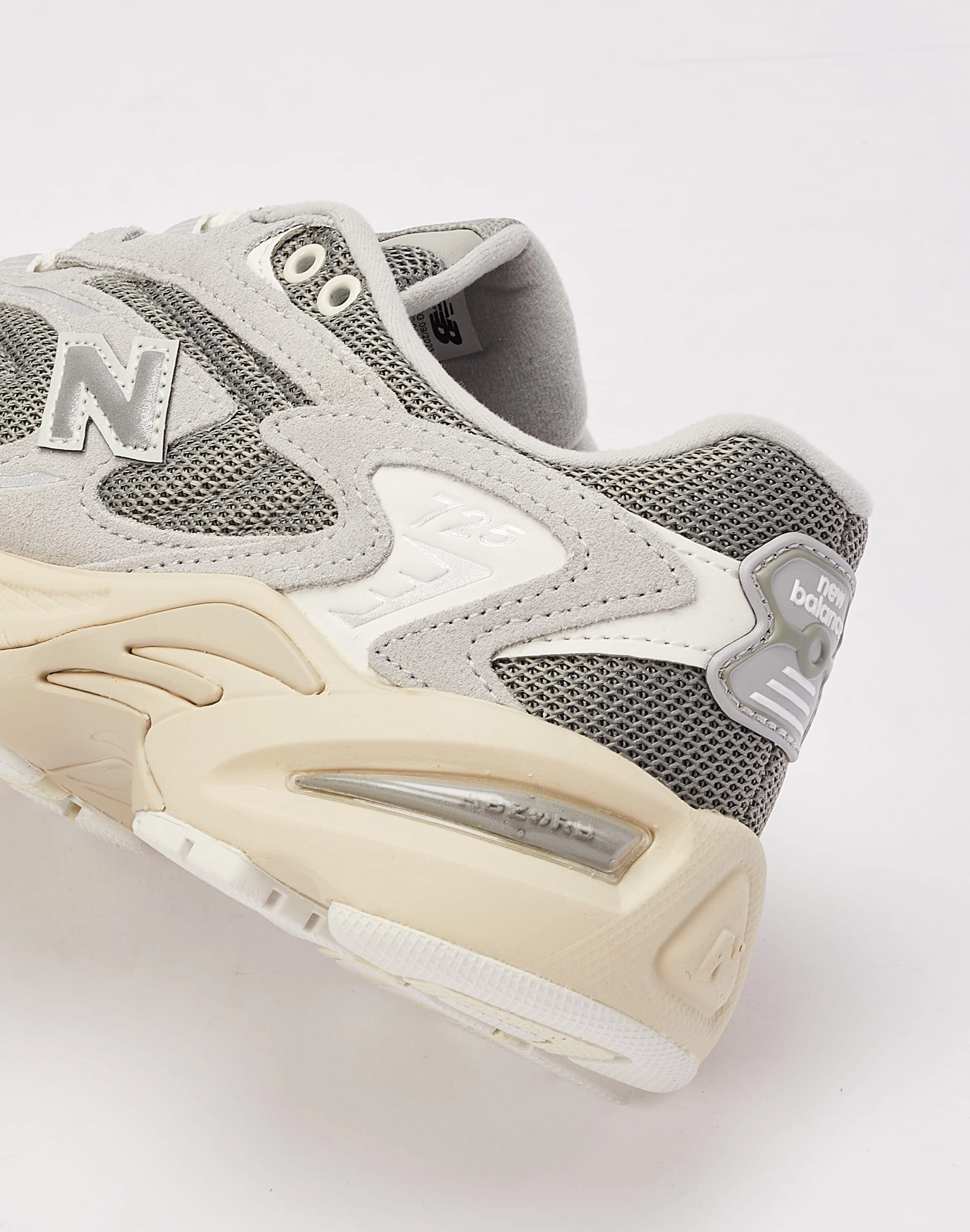 New Balance 725v1 Grade-School Heat dissipation