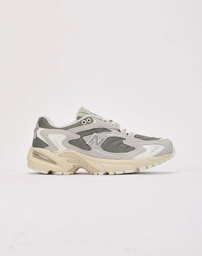 night - wear shoes banked track running option New Balance 725v1 Grade-School