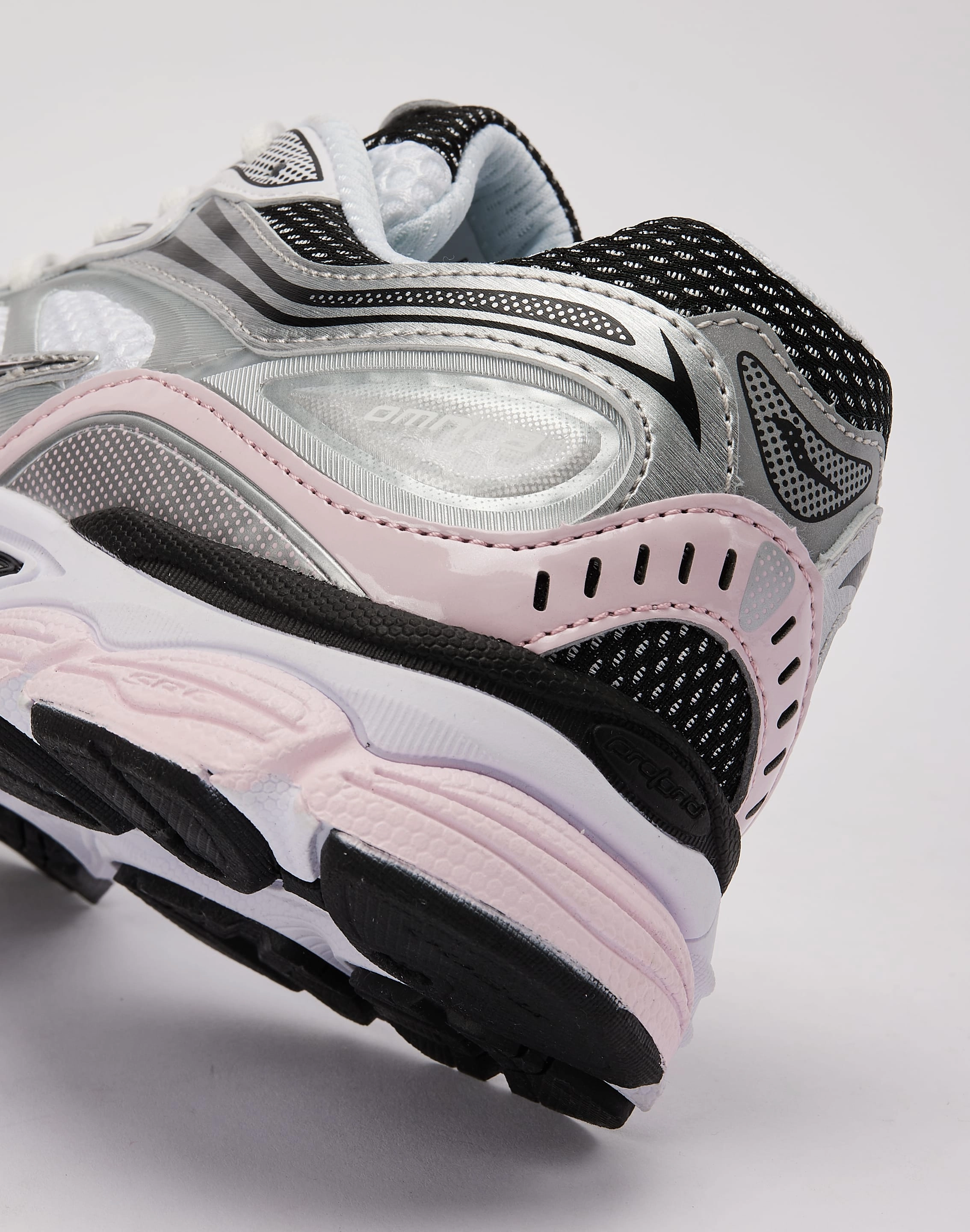 Saucony Omni 9 Grade-School Hyper Durable Outsole Asymmetric Lace Guides