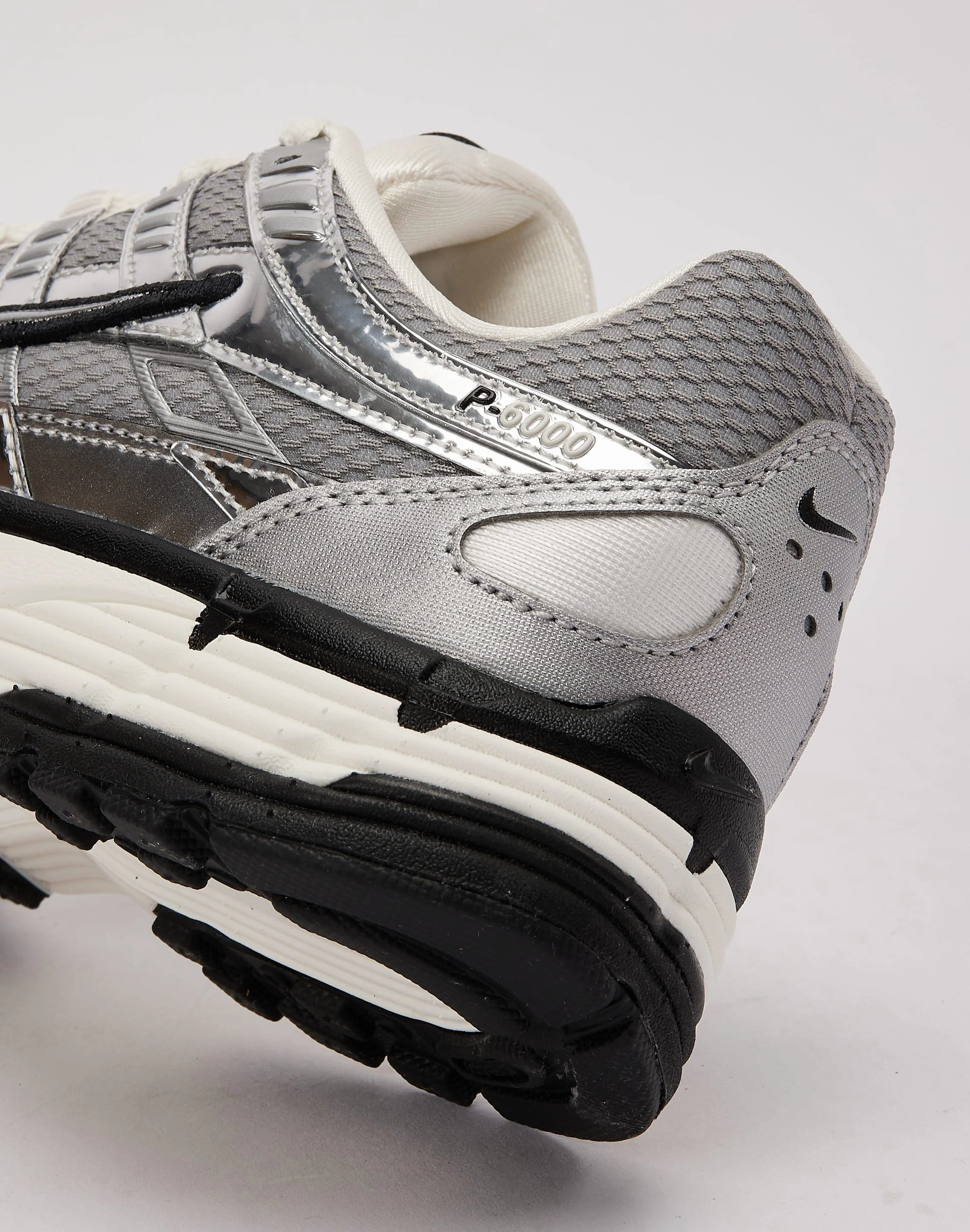 casual equipment Nike P-6000 Grade-School