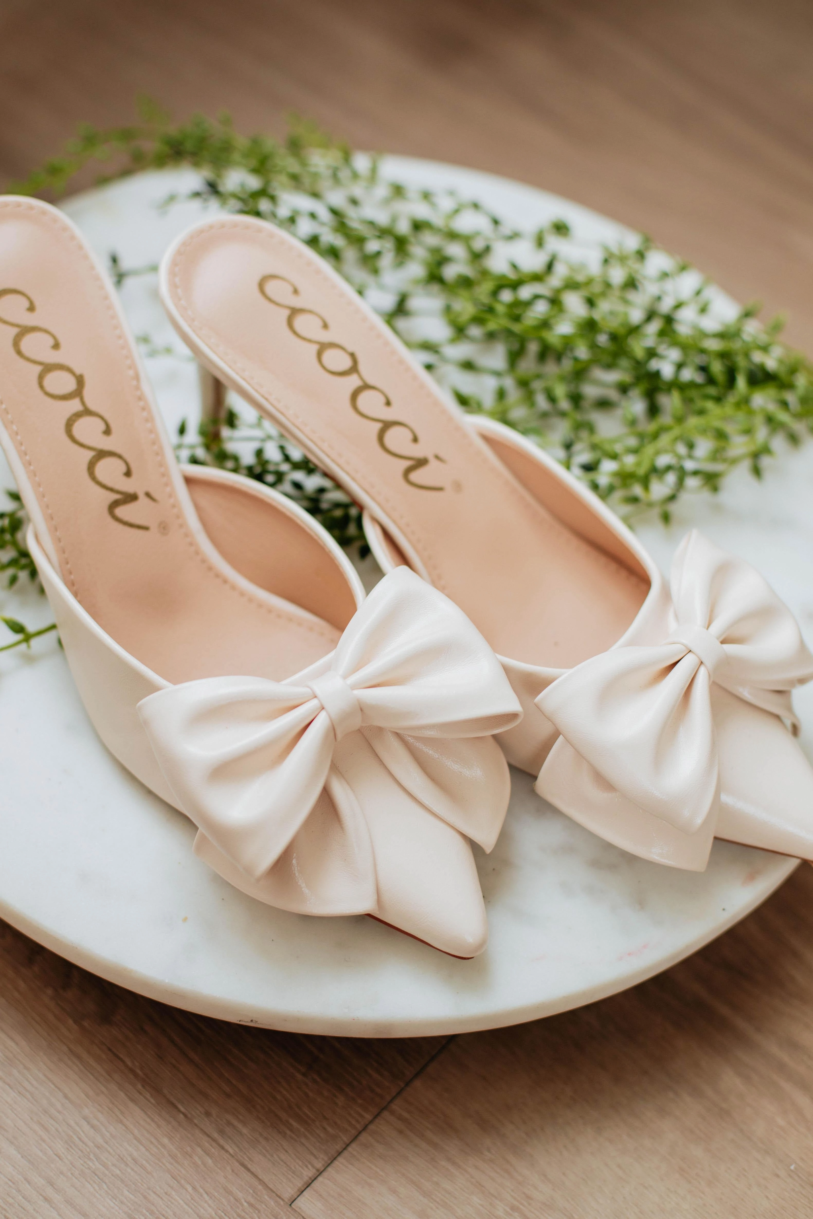 Stable base Universal Fit Make Way Heels